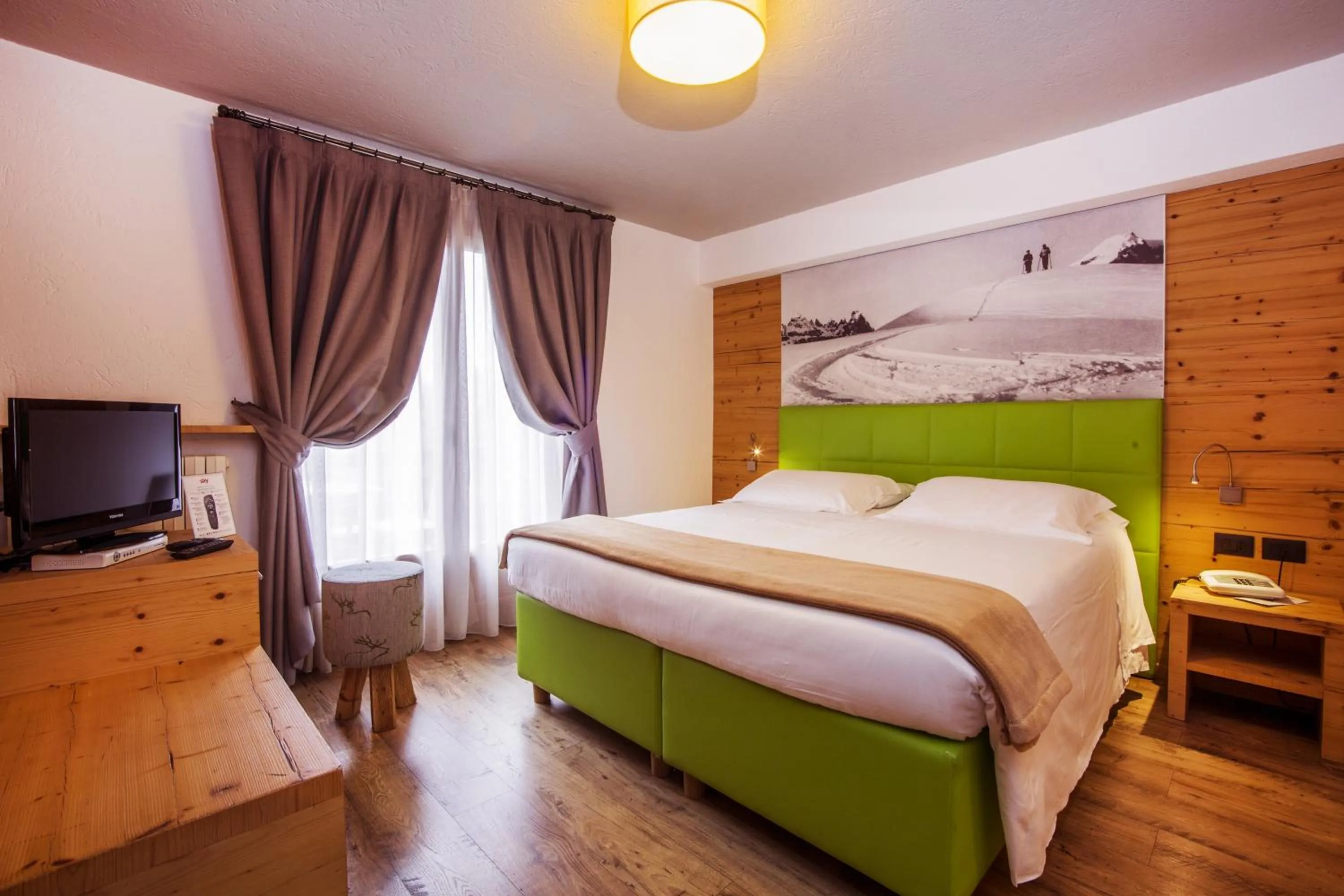 Photo of the whole room, Bed in Hotel Pilier D'Angle & Wellness