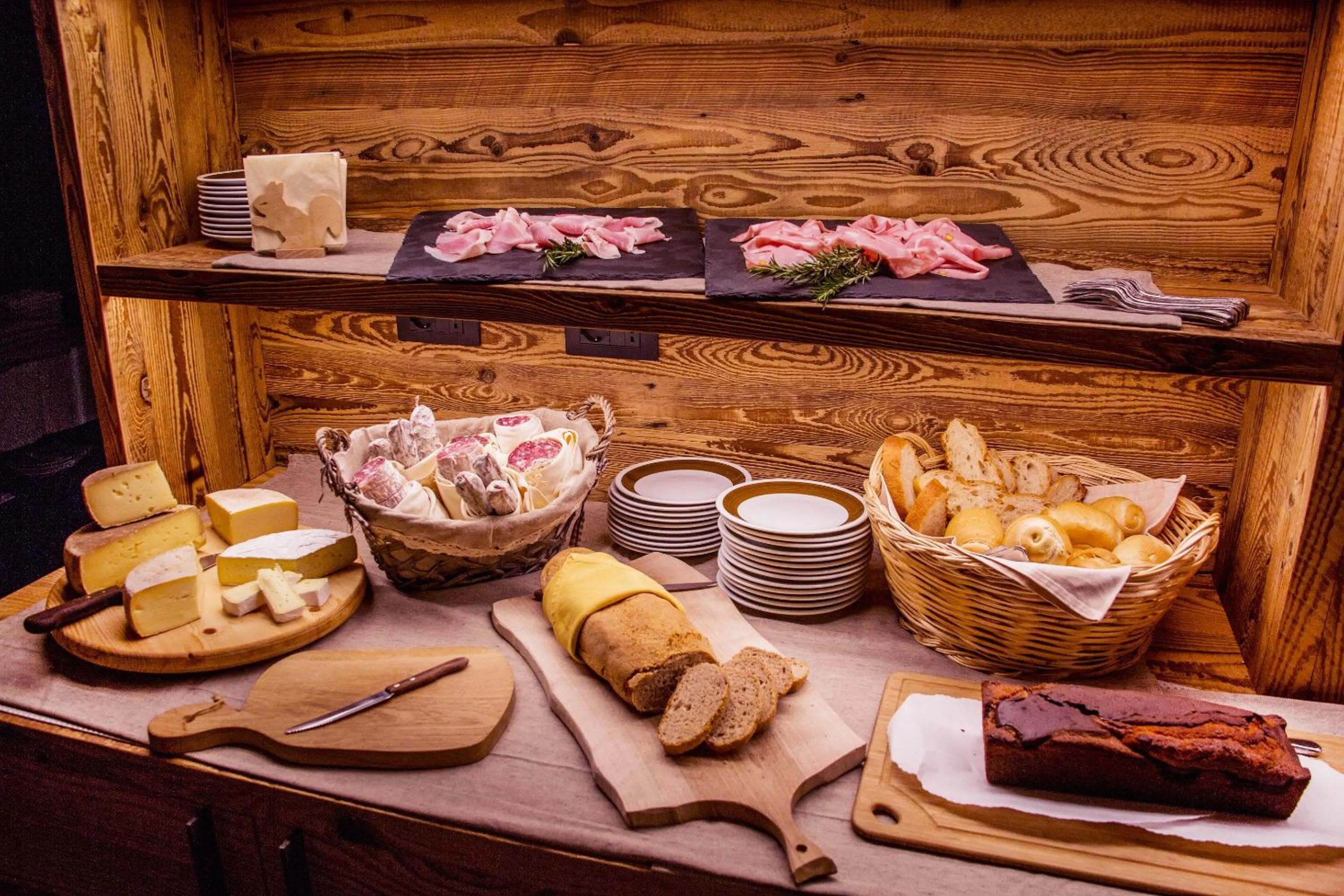 Buffet breakfast in Hotel Pilier D'Angle & Wellness