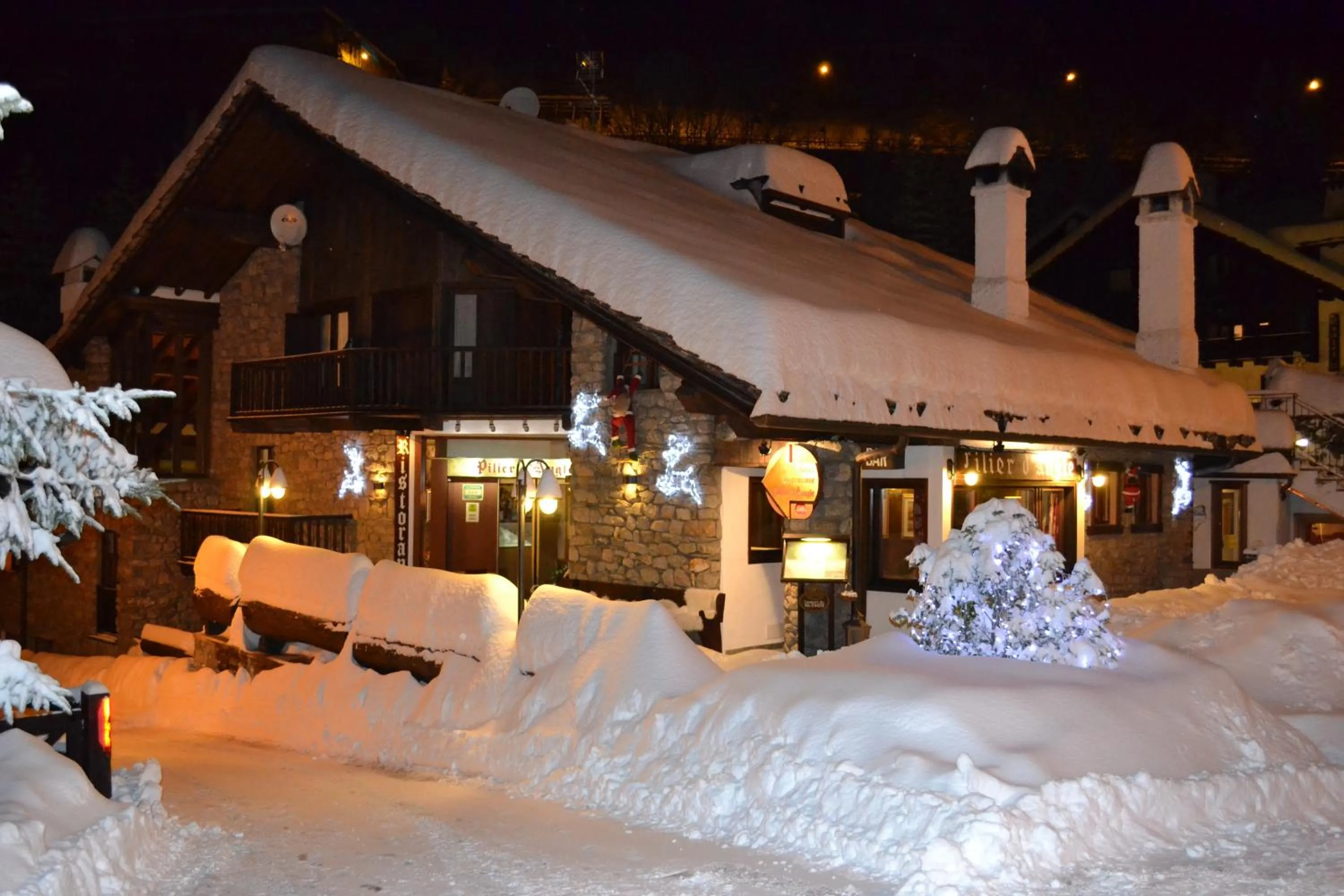 Property building in Hotel Pilier D'Angle & Wellness