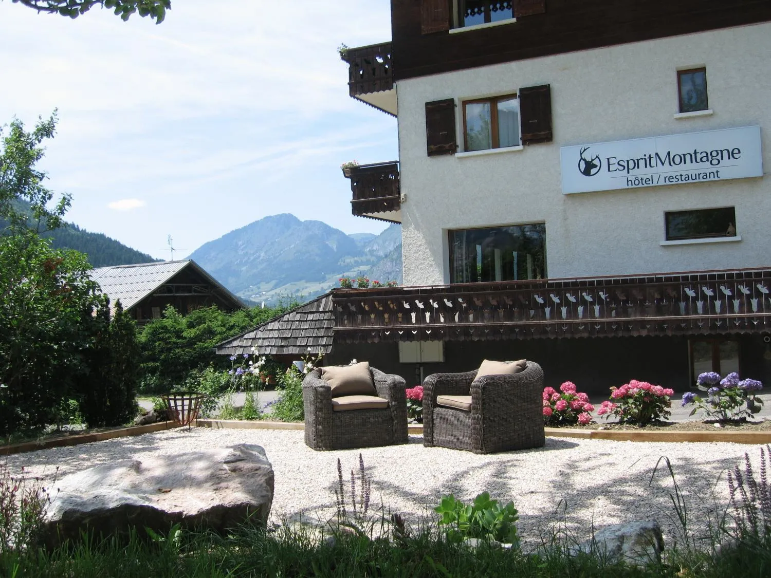 Facade/entrance in Esprit Montagne