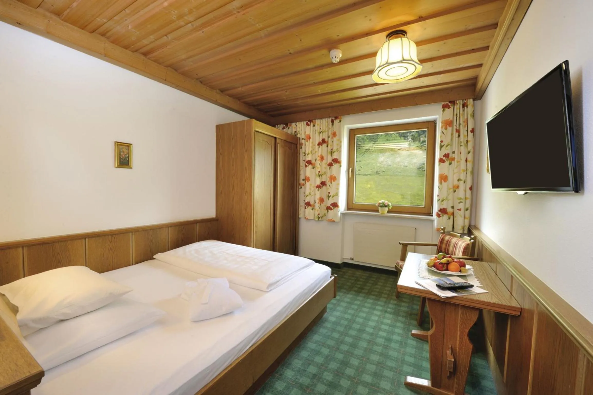 Bed in Alpenhotel Tirol
