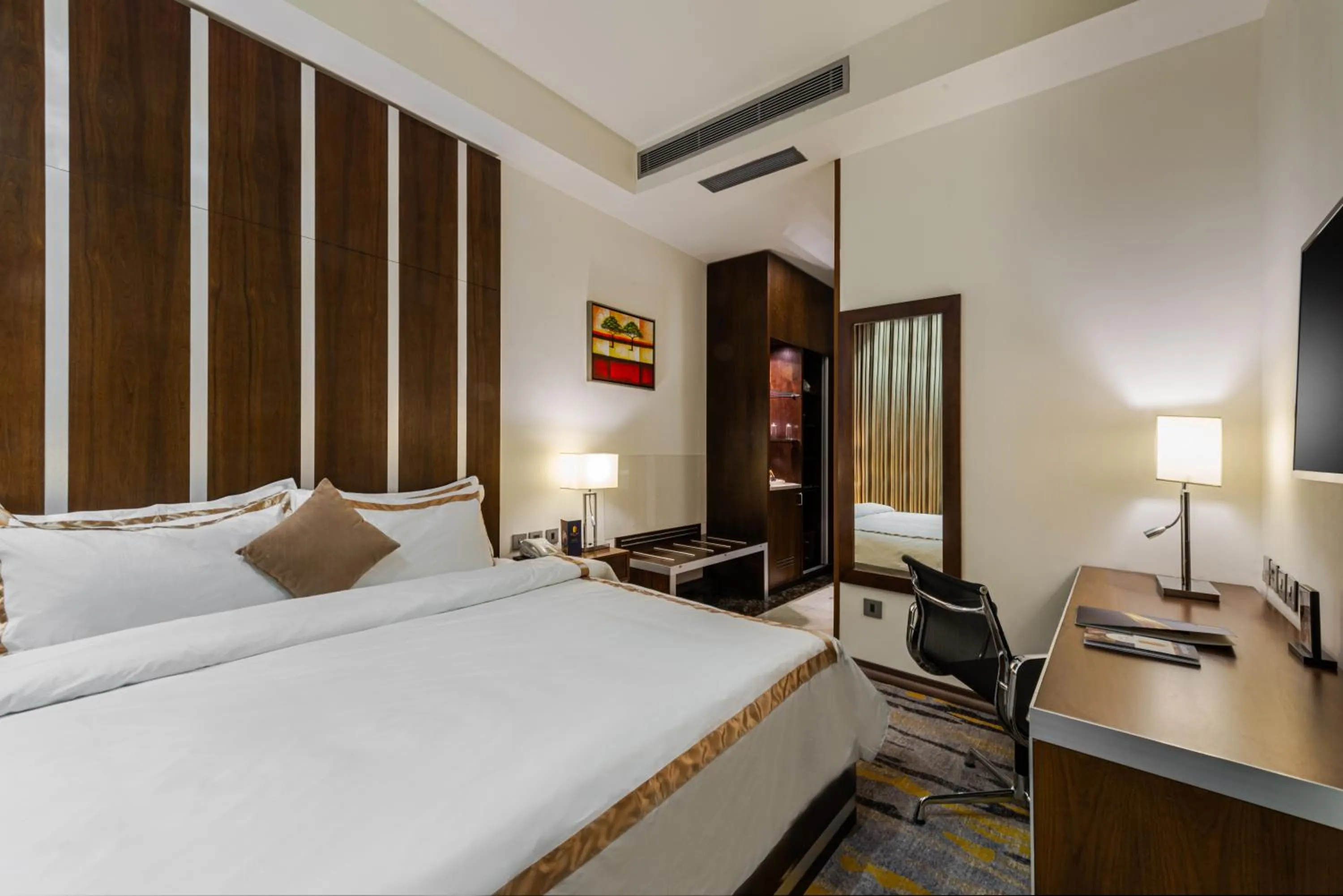 Bed in Sulaf Luxury Hotel