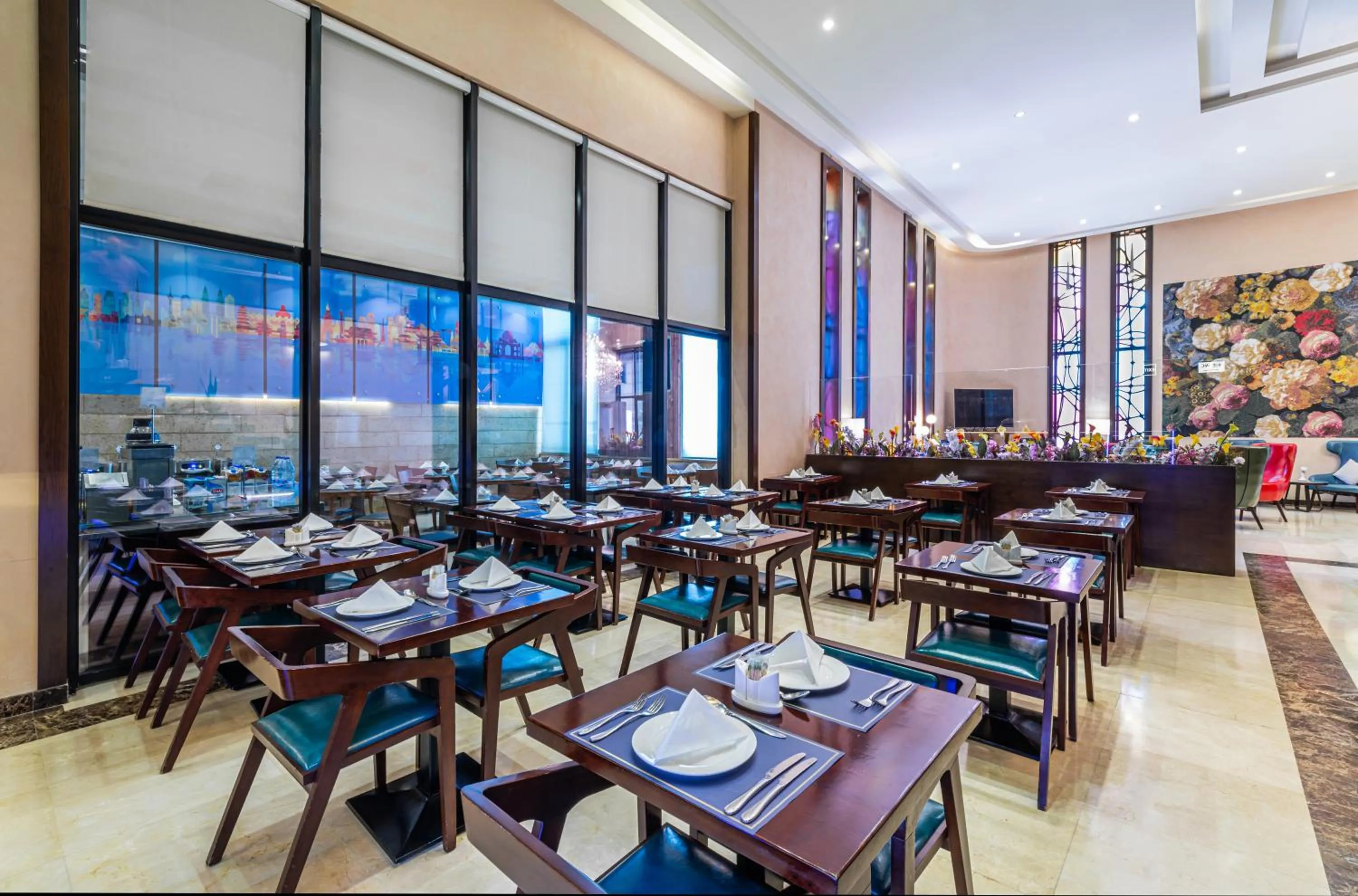 Restaurant/places to eat in Sulaf Luxury Hotel