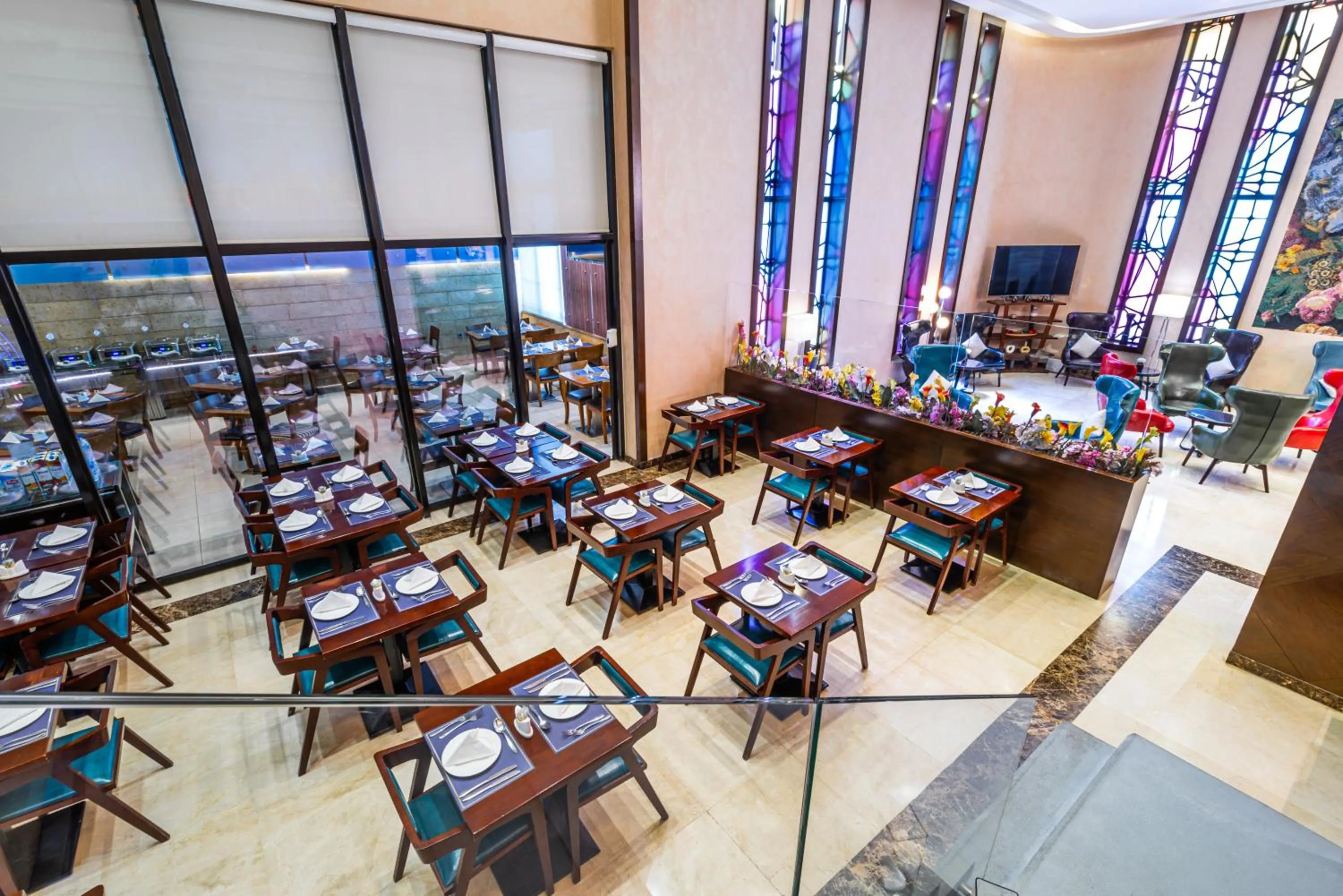 Restaurant/places to eat in Sulaf Luxury Hotel