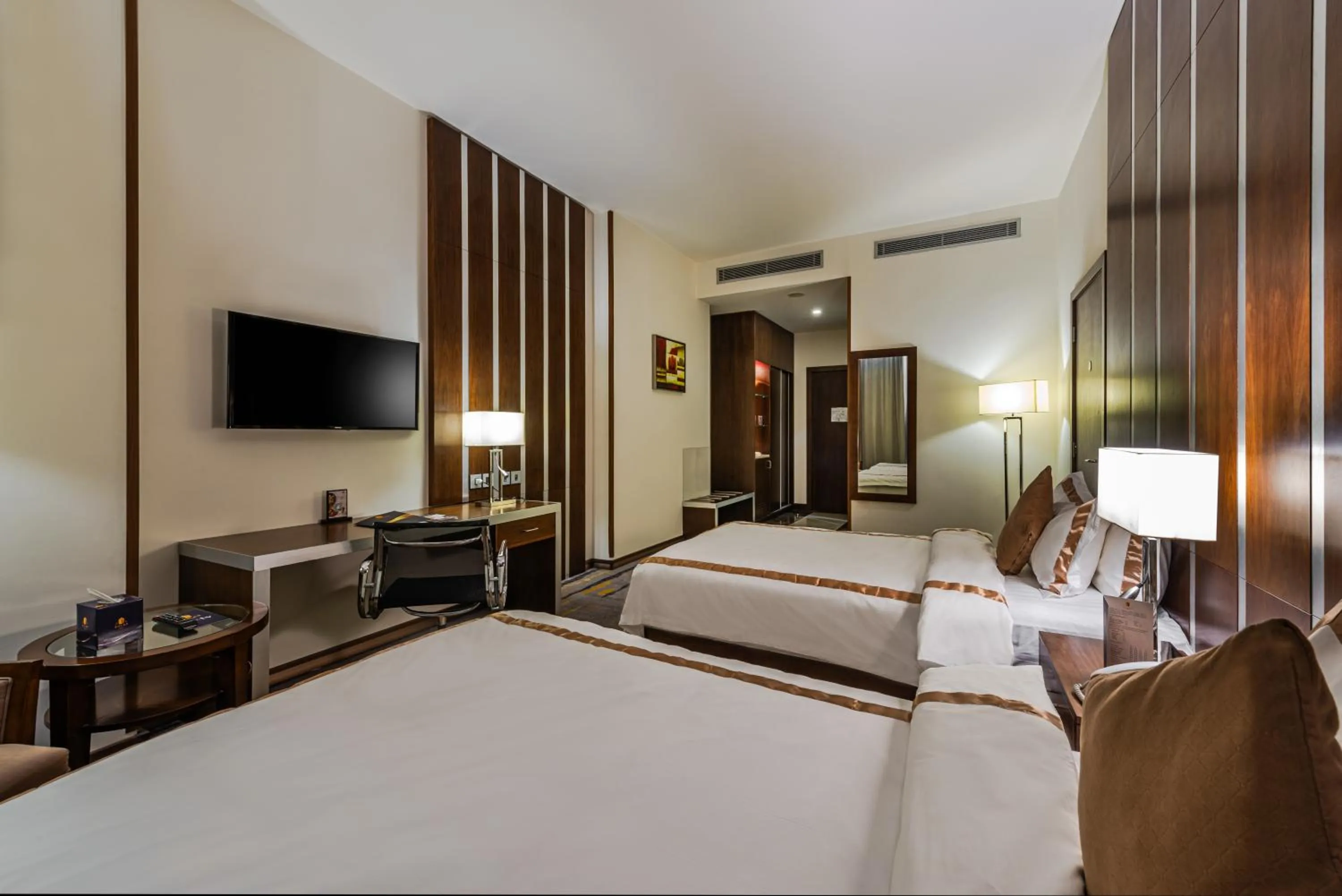 Photo of the whole room, Bed in Sulaf Luxury Hotel