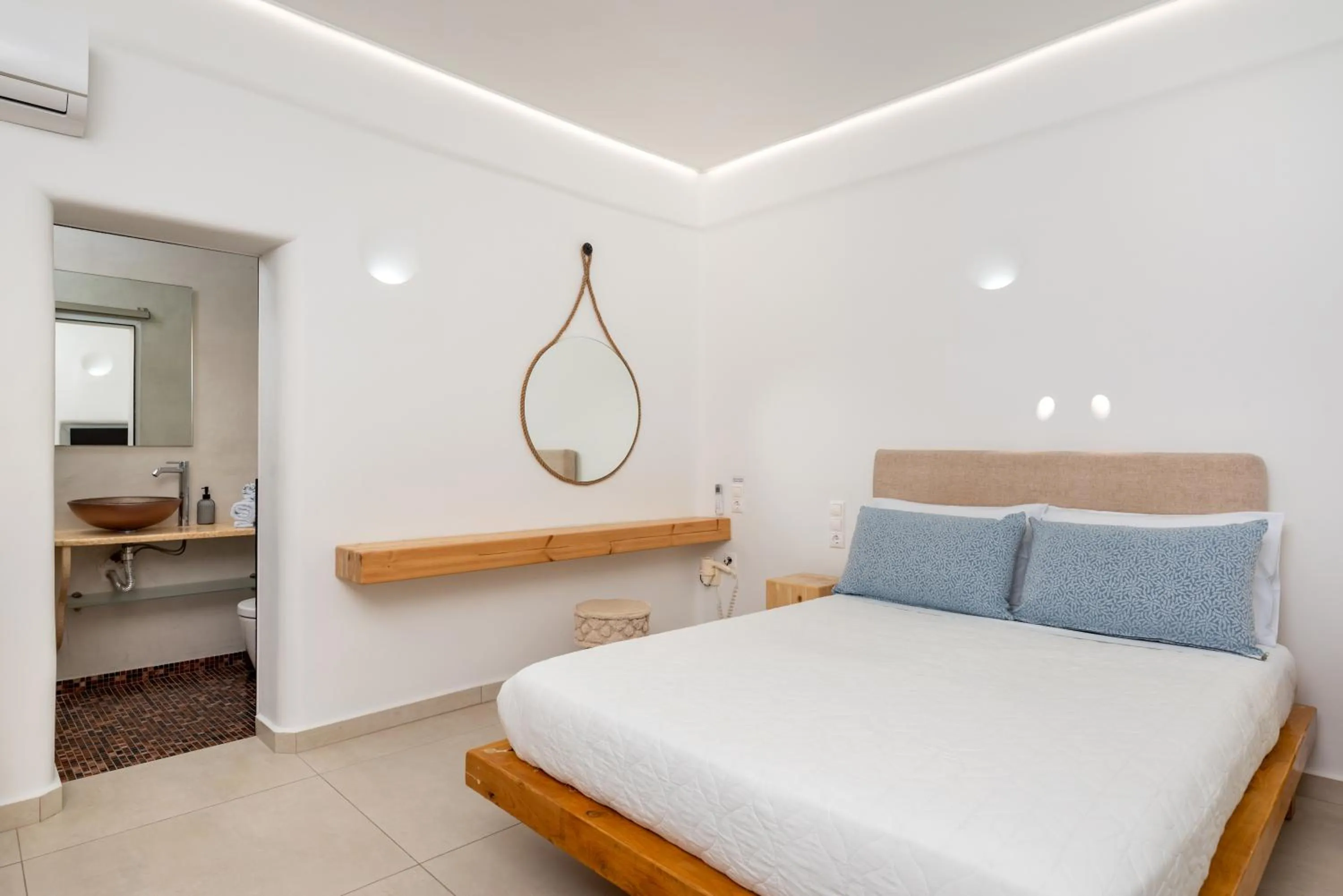 Hotel Thira