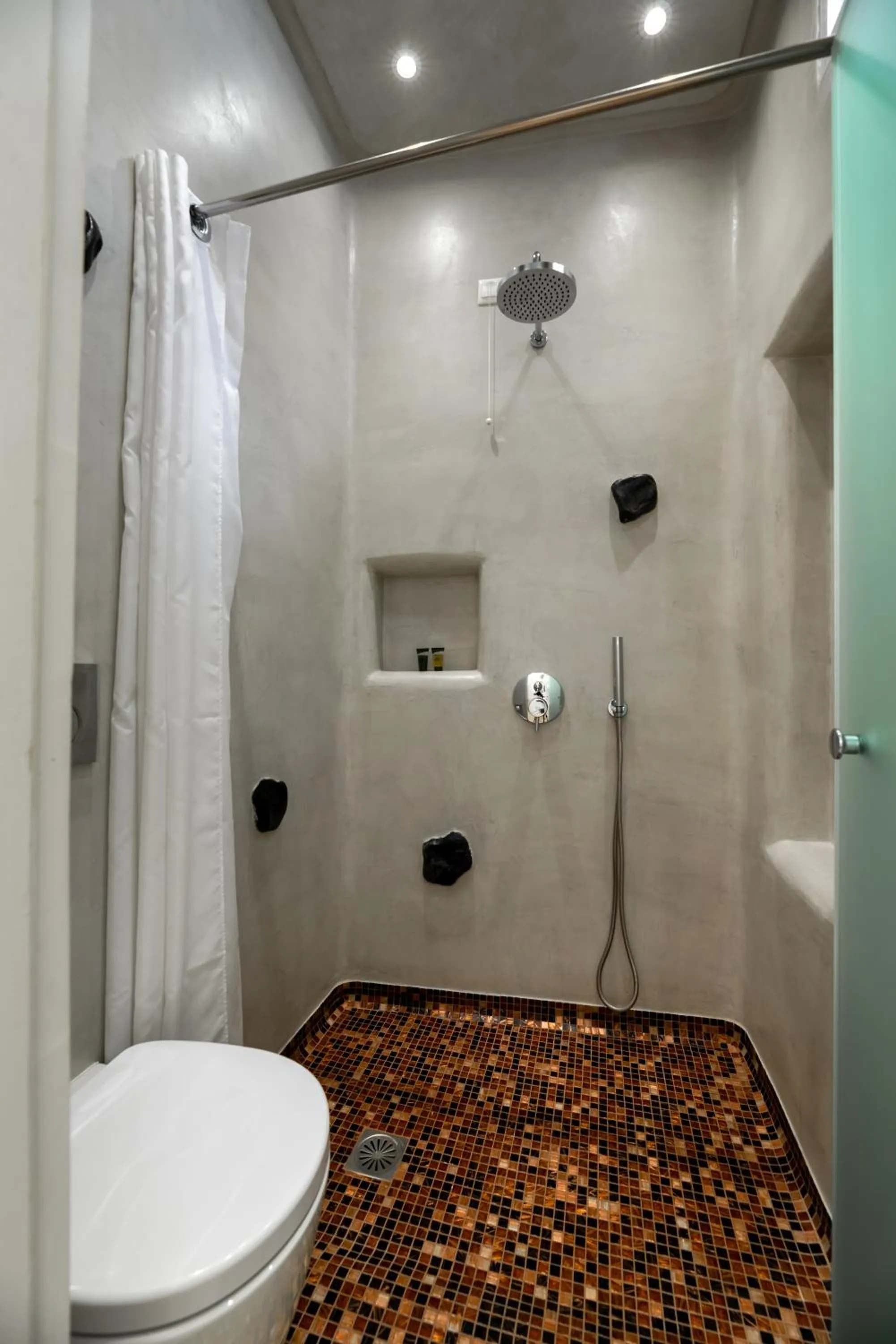 Bathroom in Hotel Thira