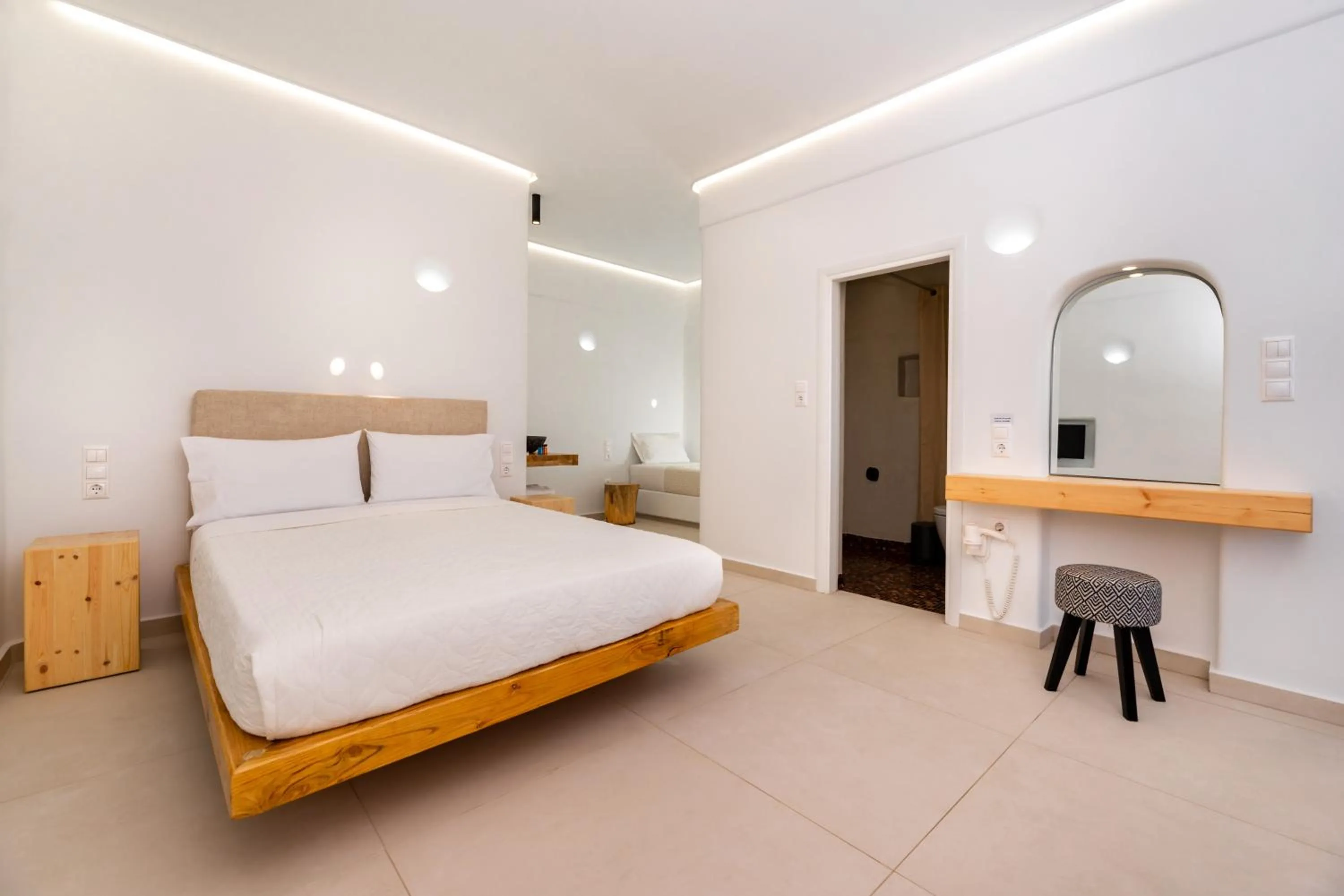 Hotel Thira