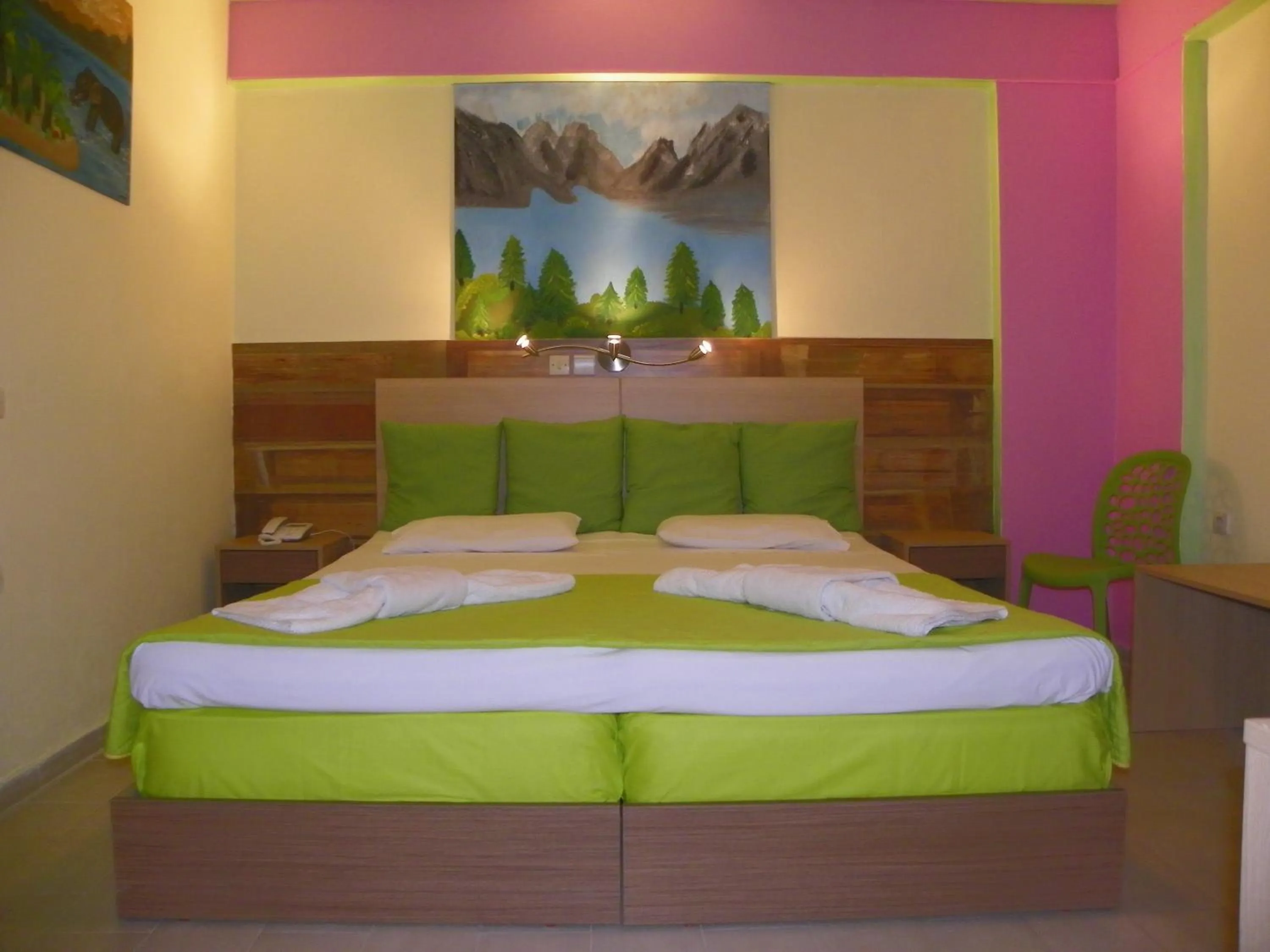 Bed in Mirabelle Hotel