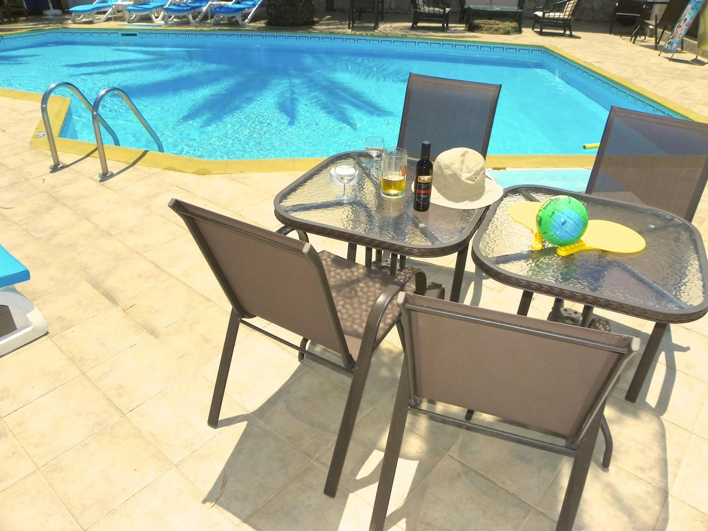 Swimming pool in Mirabelle Hotel