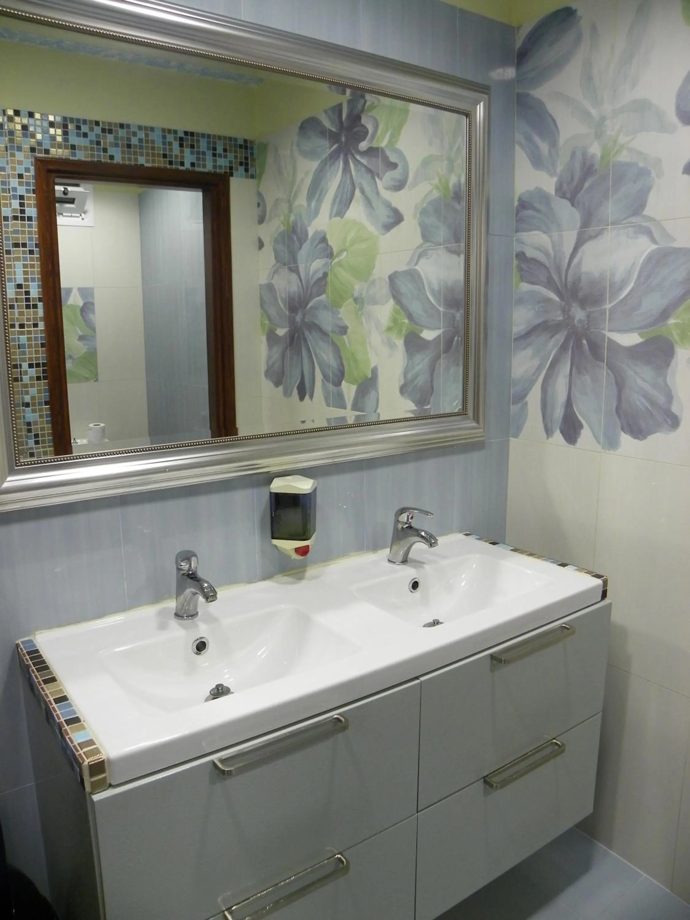 Toilet in Mirabelle Hotel