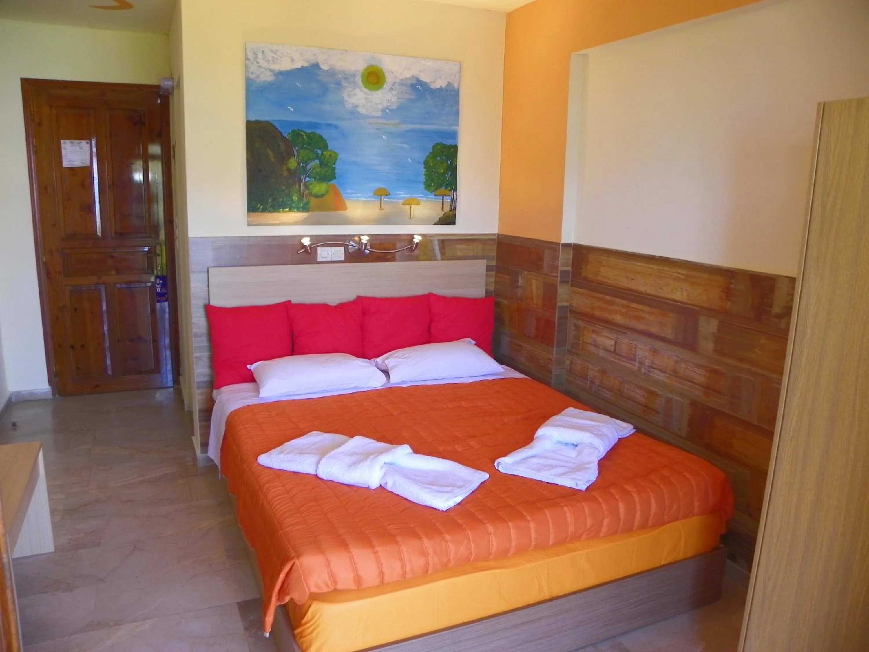 Bed in Mirabelle Hotel