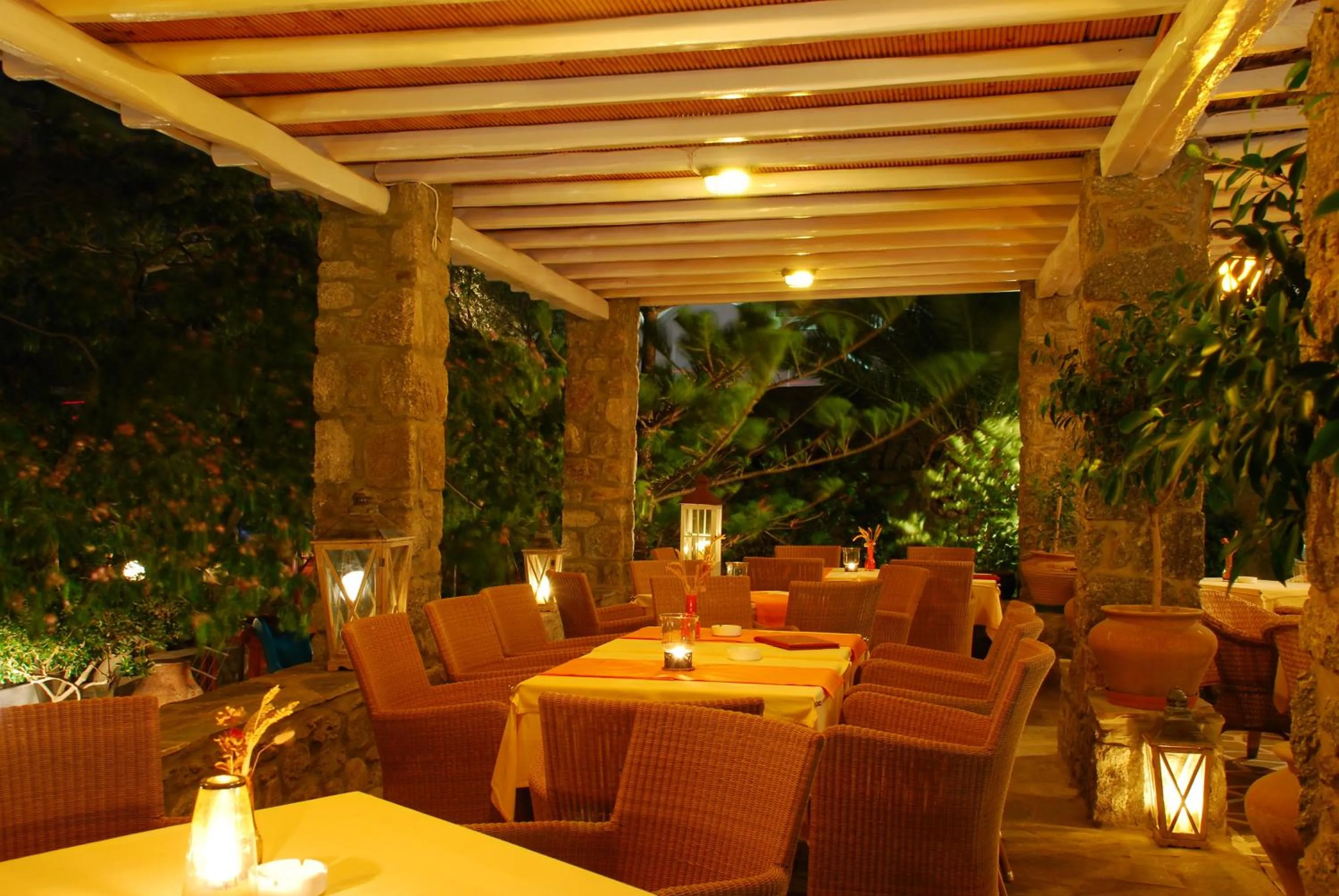 Restaurant/places to eat in Kamari Hotel