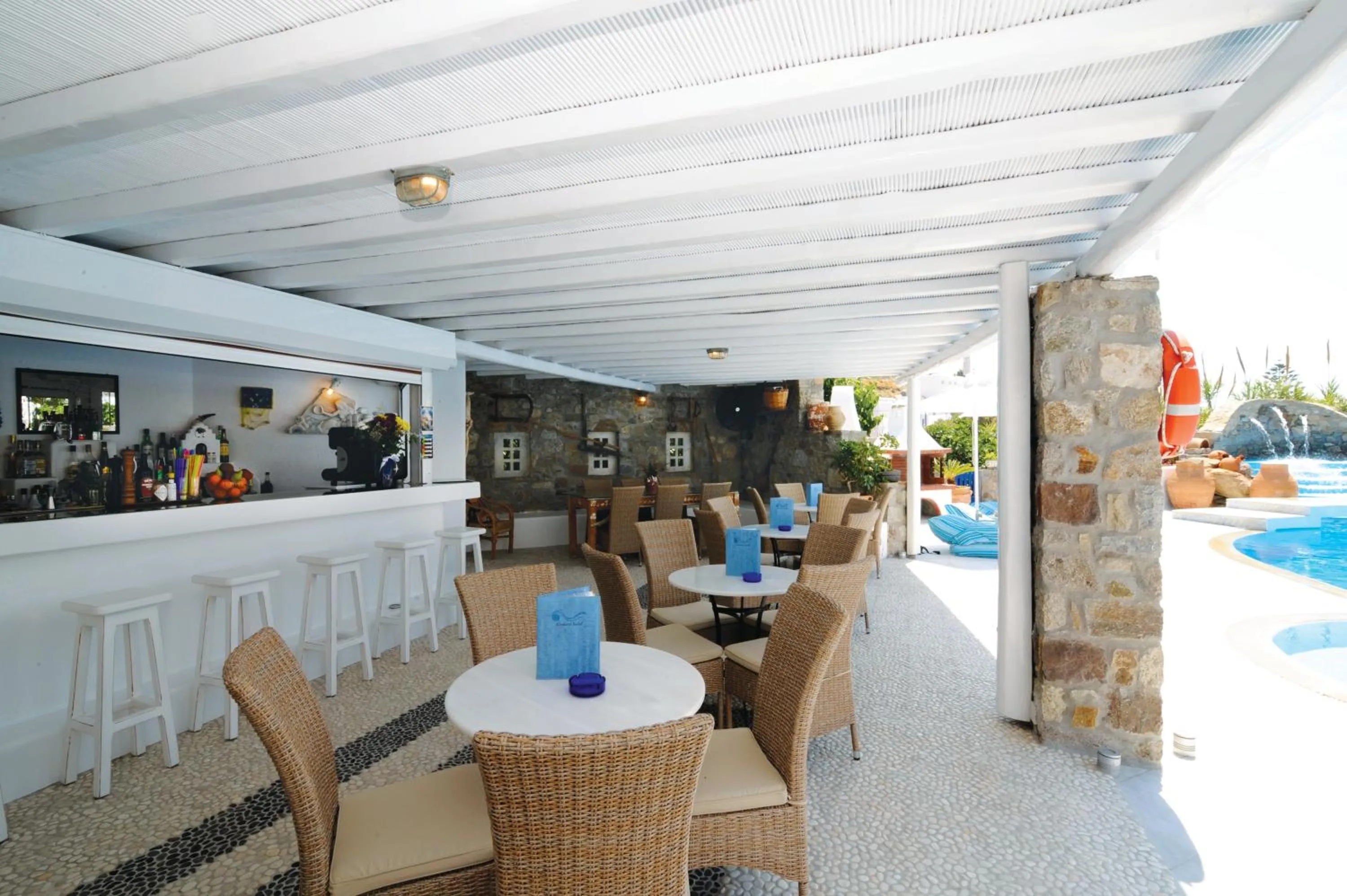 Swimming pool in Kamari Hotel