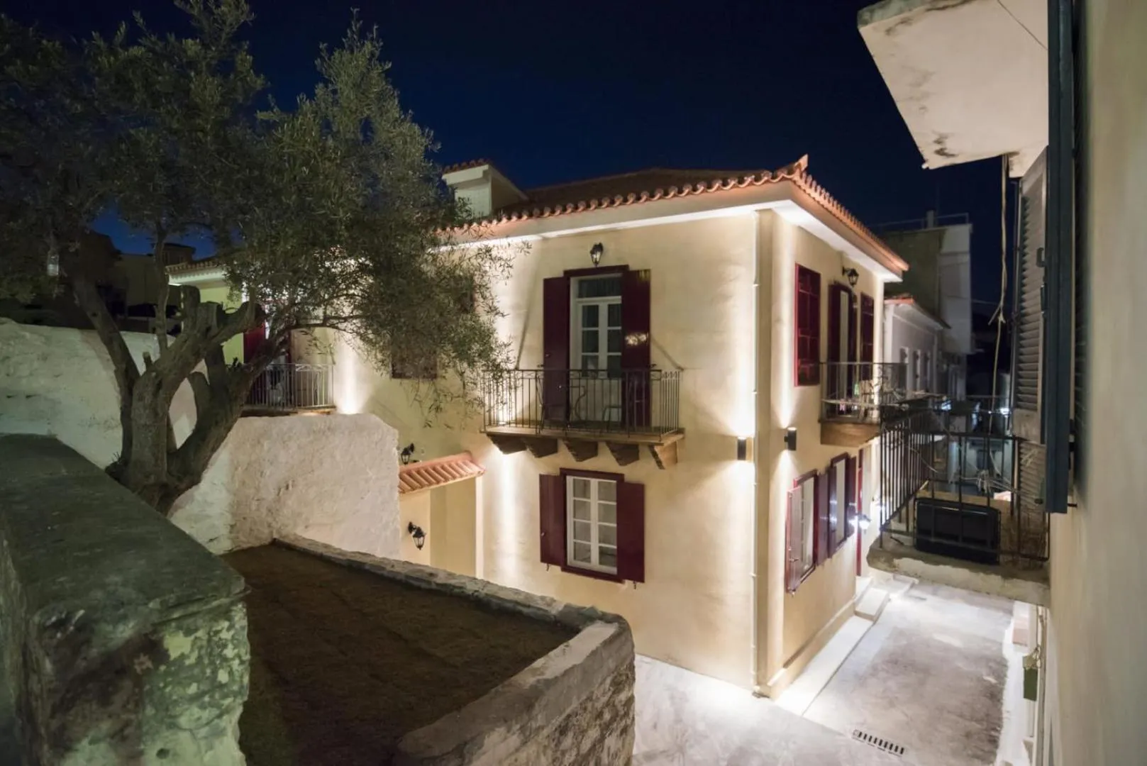 Property building in Pension Dafni