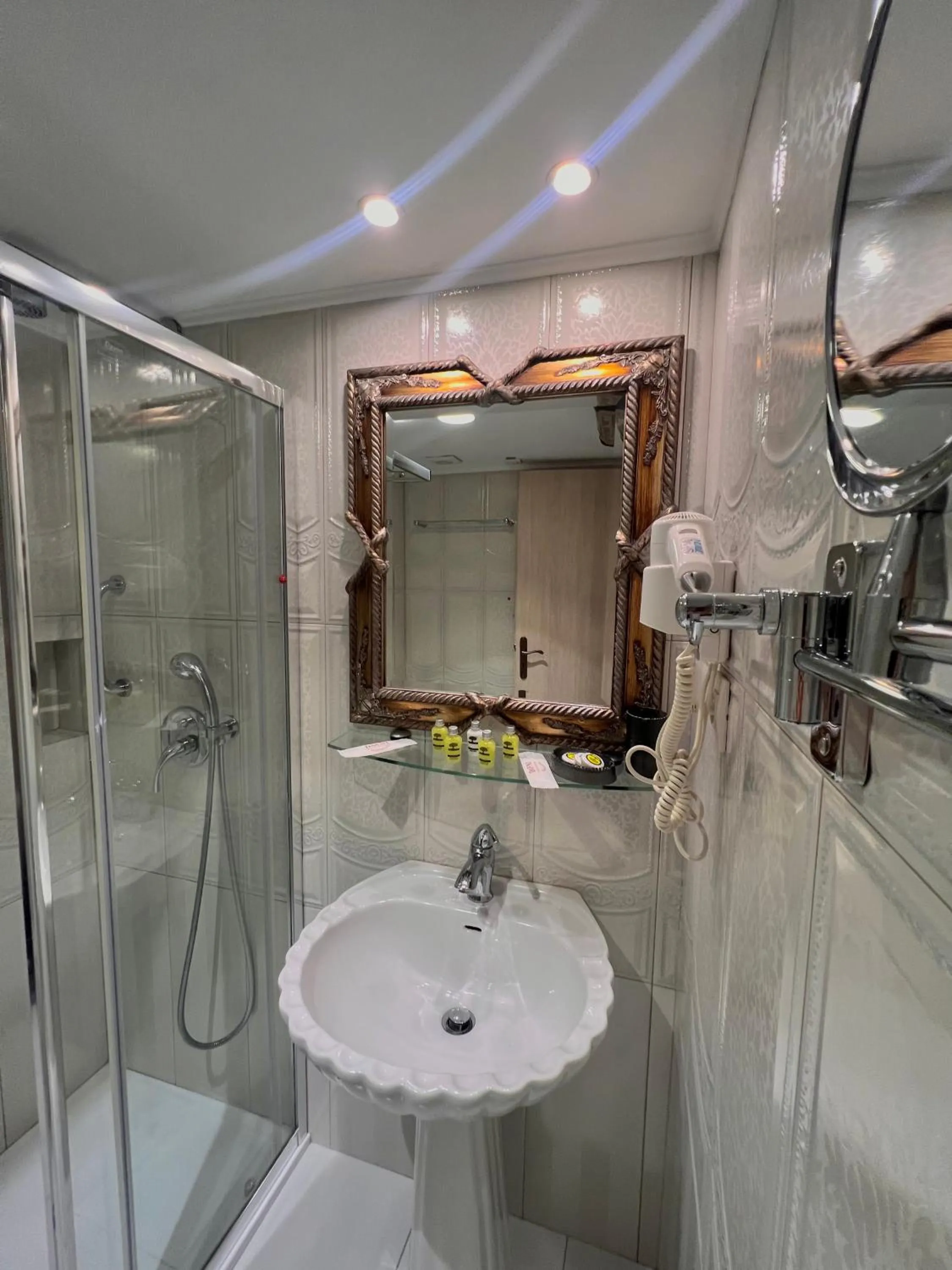 Shower in Pension Dafni