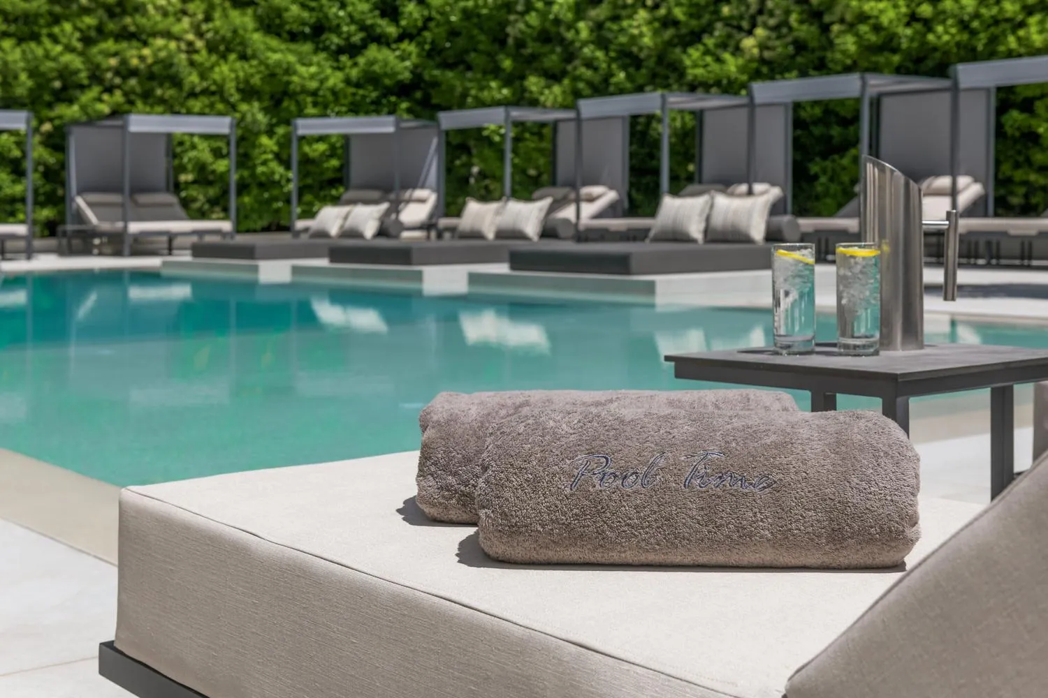 Swimming pool in Blazer Suites Hotel