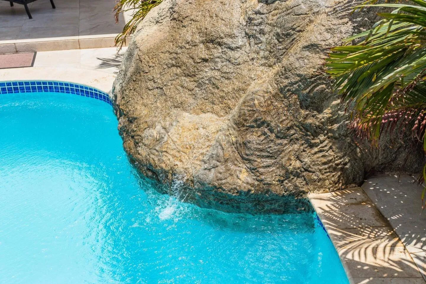 Swimming pool in Juanedu Suites