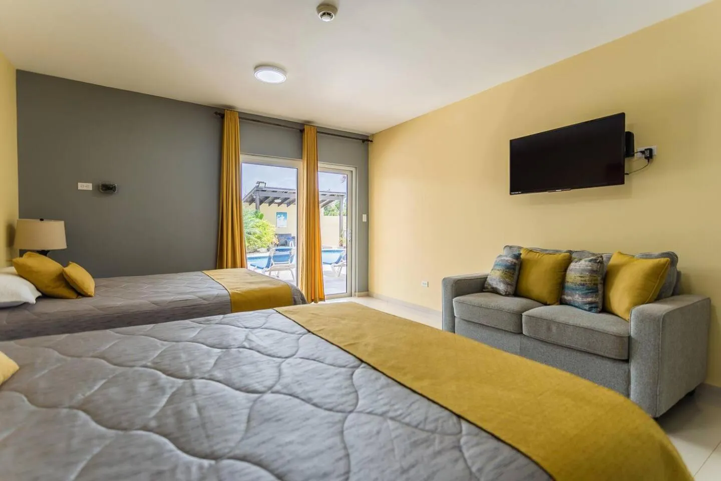 TV and multimedia, Bed in Juanedu Suites