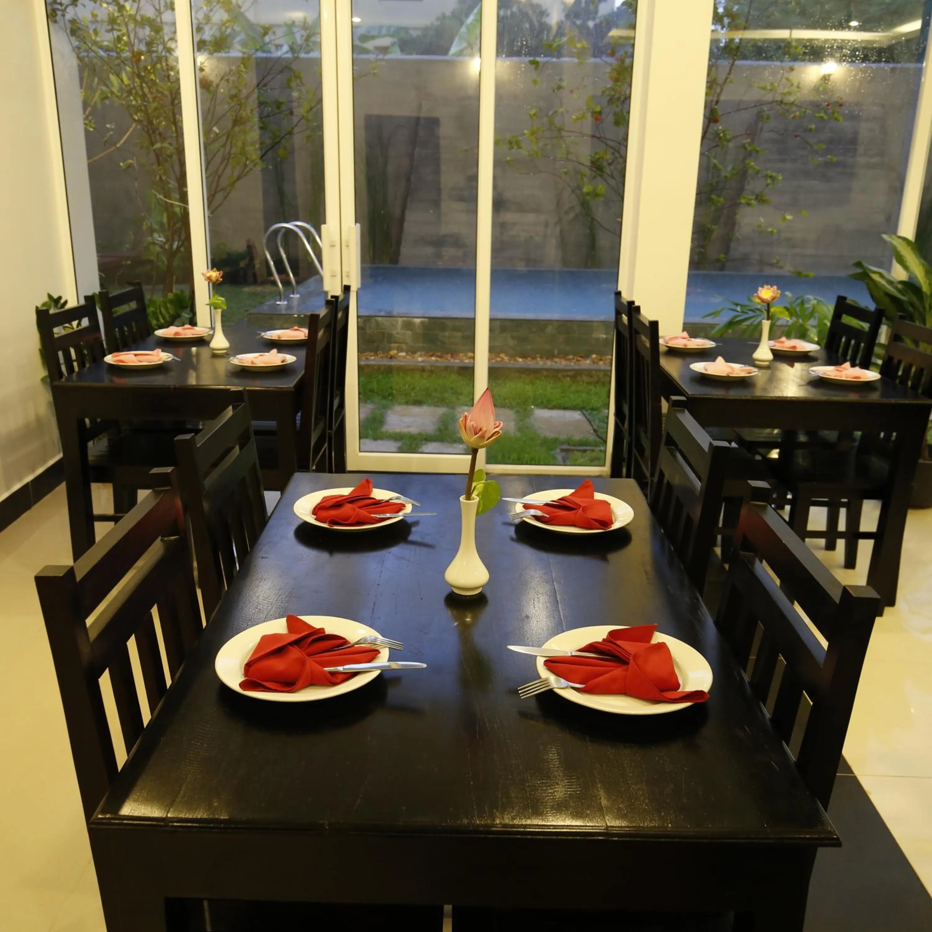 Food and drinks in Holy Angkor Hotel