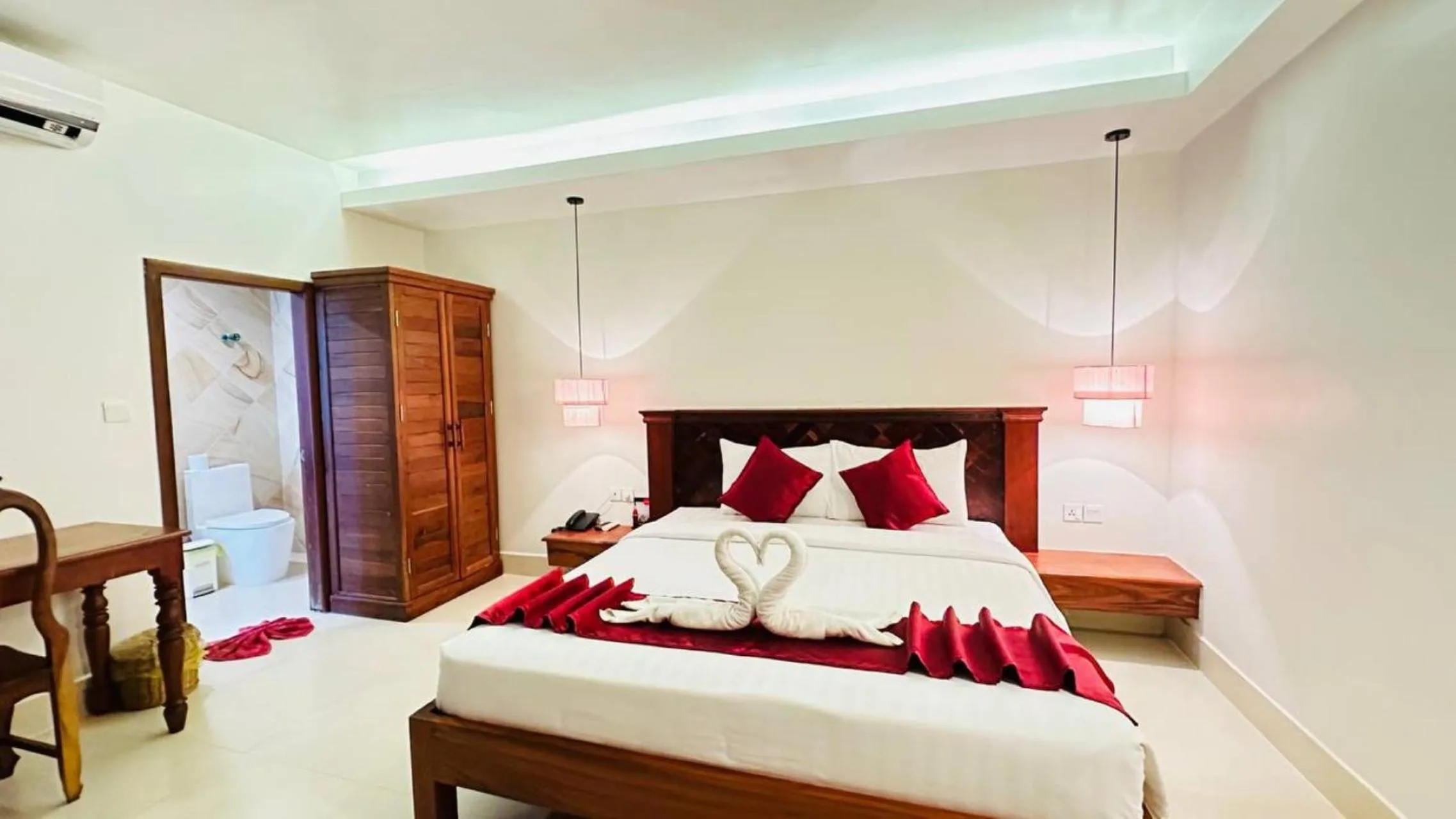 Bedroom, Bed in Holy Angkor Hotel