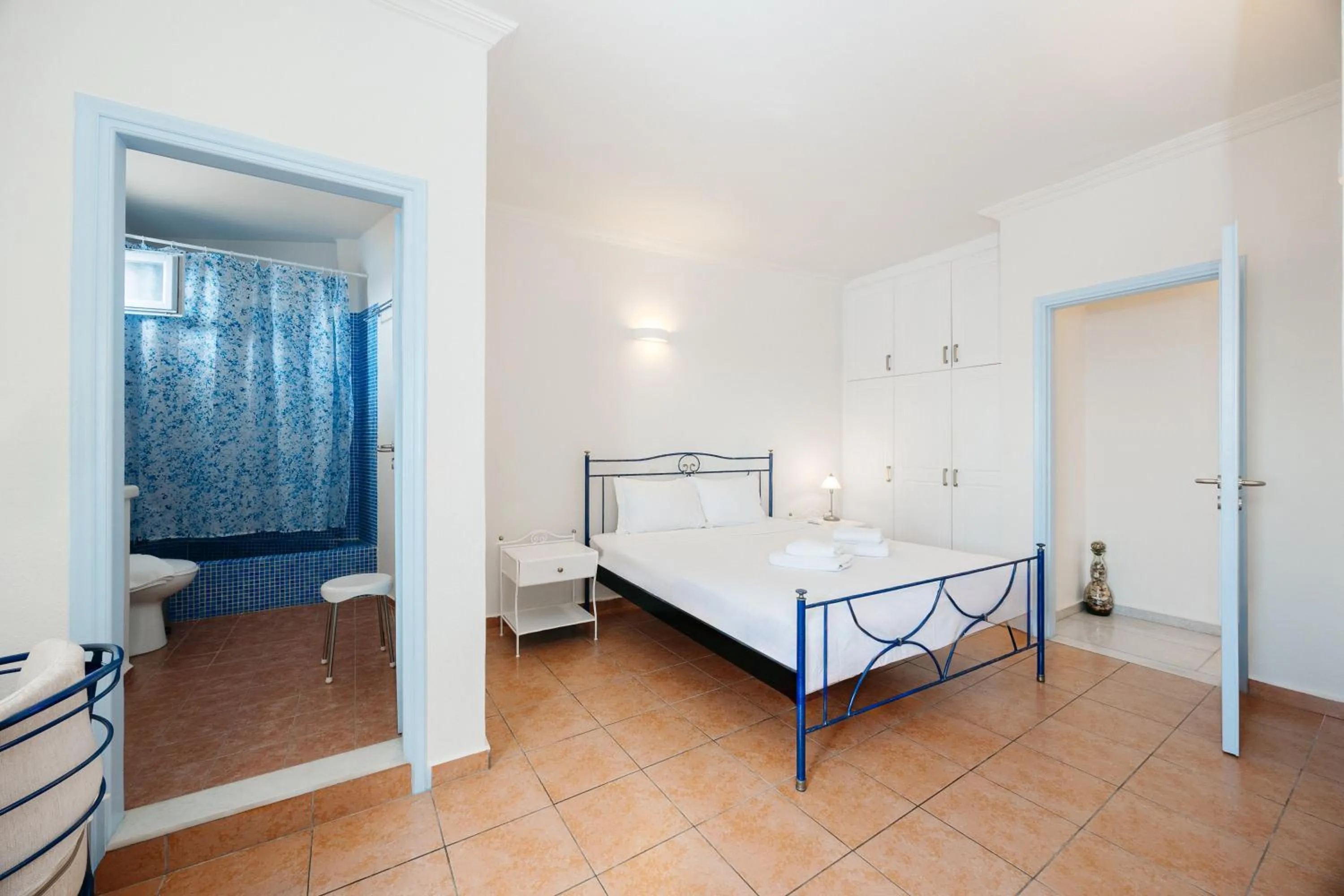 Bed in Kastro Suites