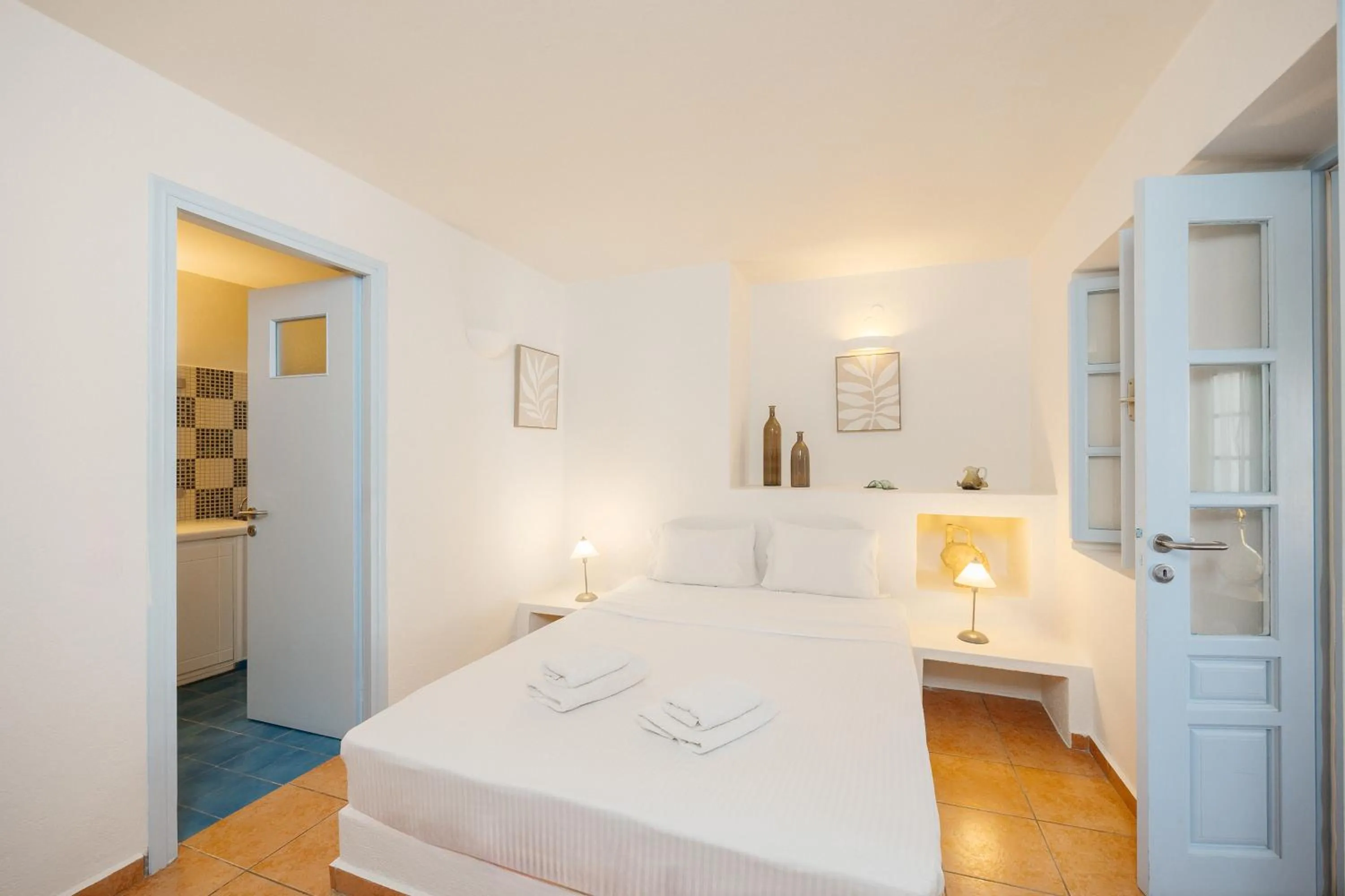 Bed in Kastro Suites