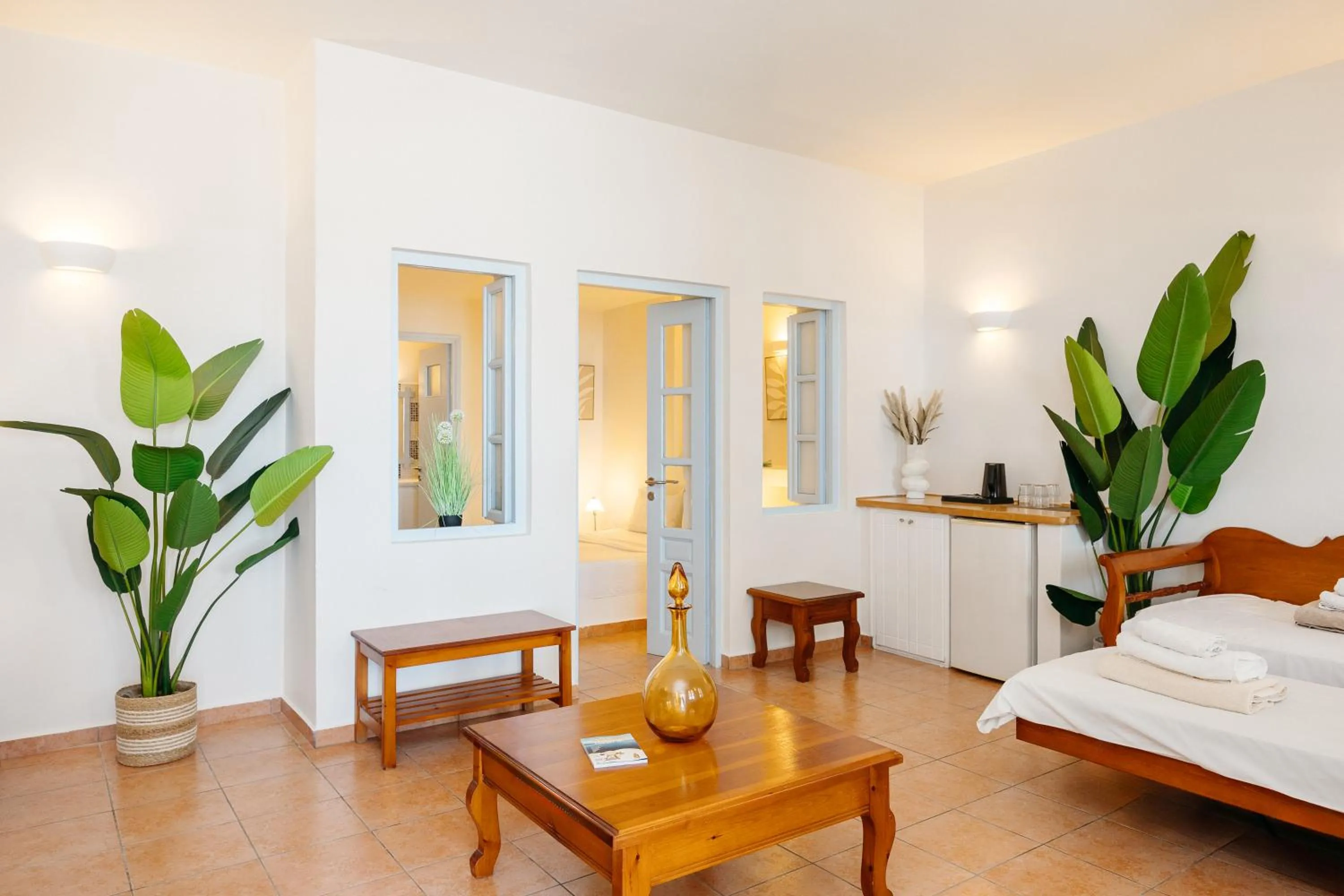 Living room, Bed in Kastro Suites