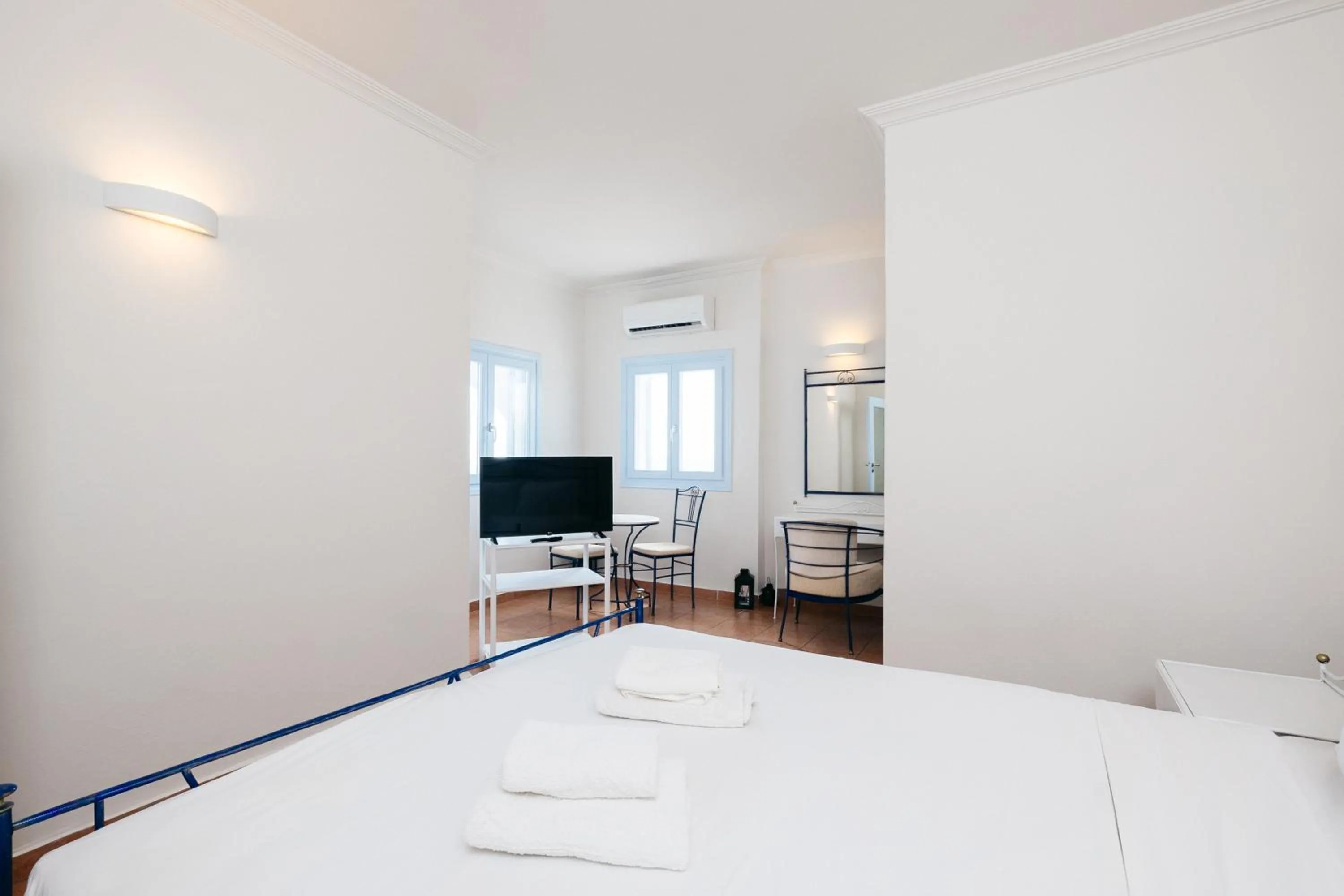 Bed in Kastro Suites