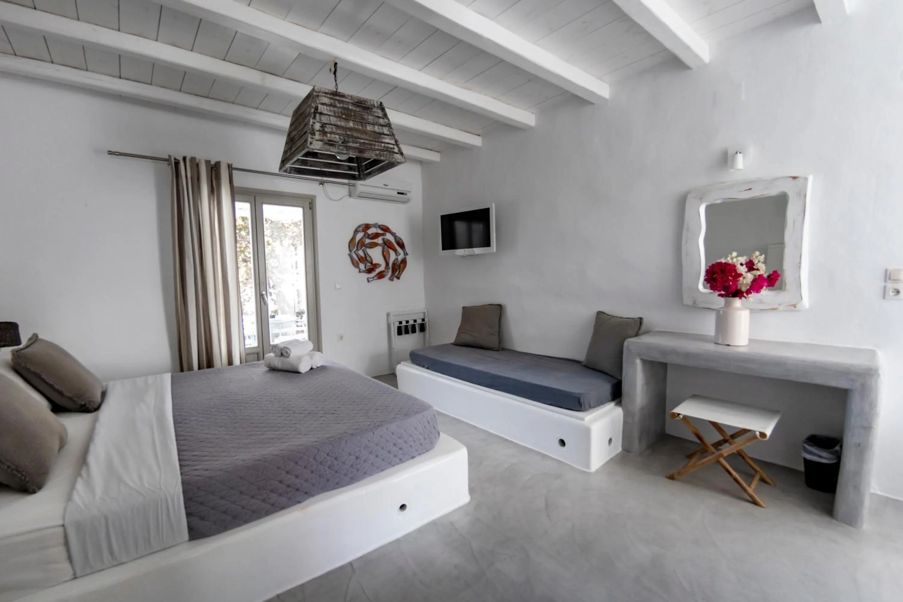 Photo of the whole room, Bed in Anemoi Resort