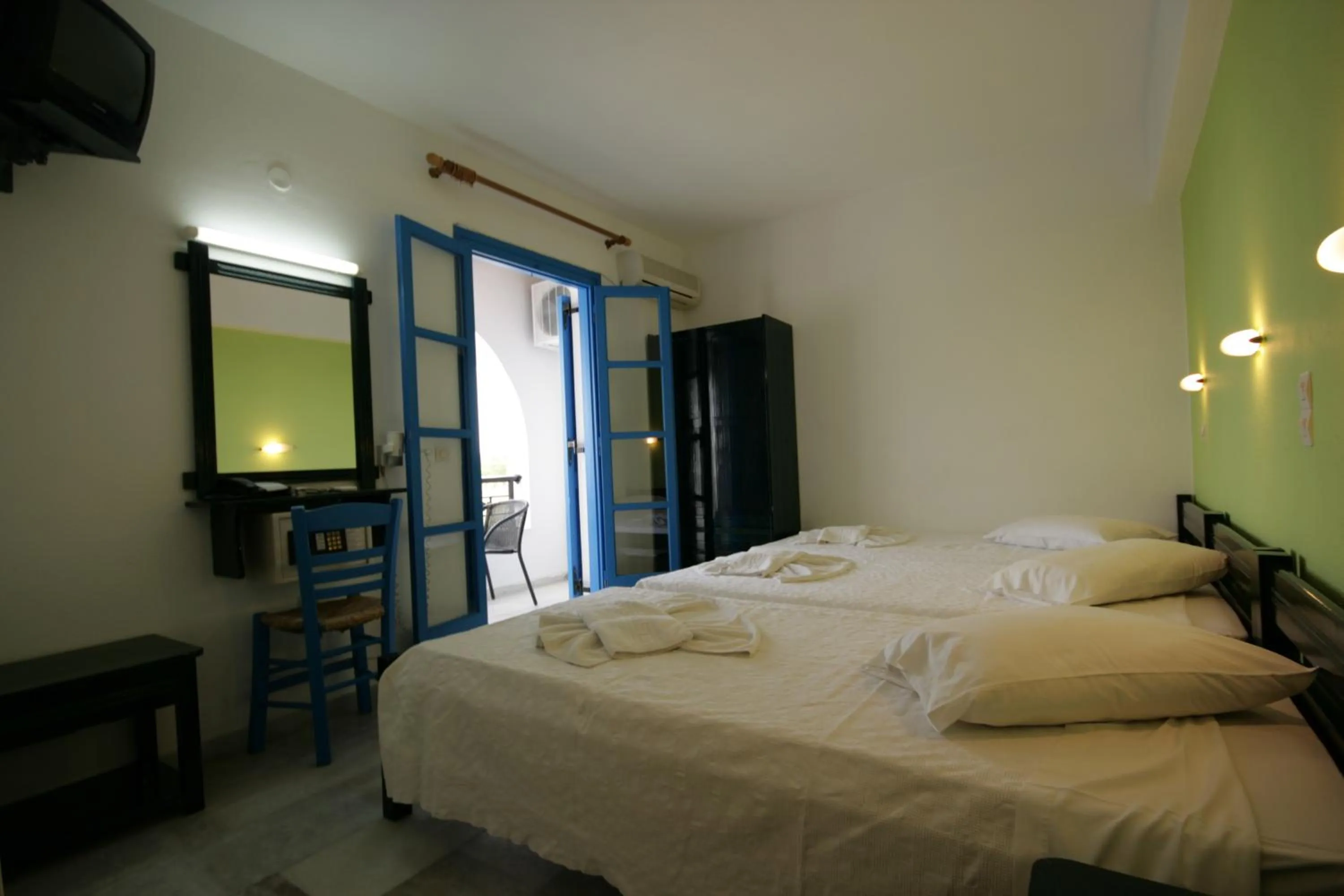 Bedroom, Bed in Sunny Beach Studios