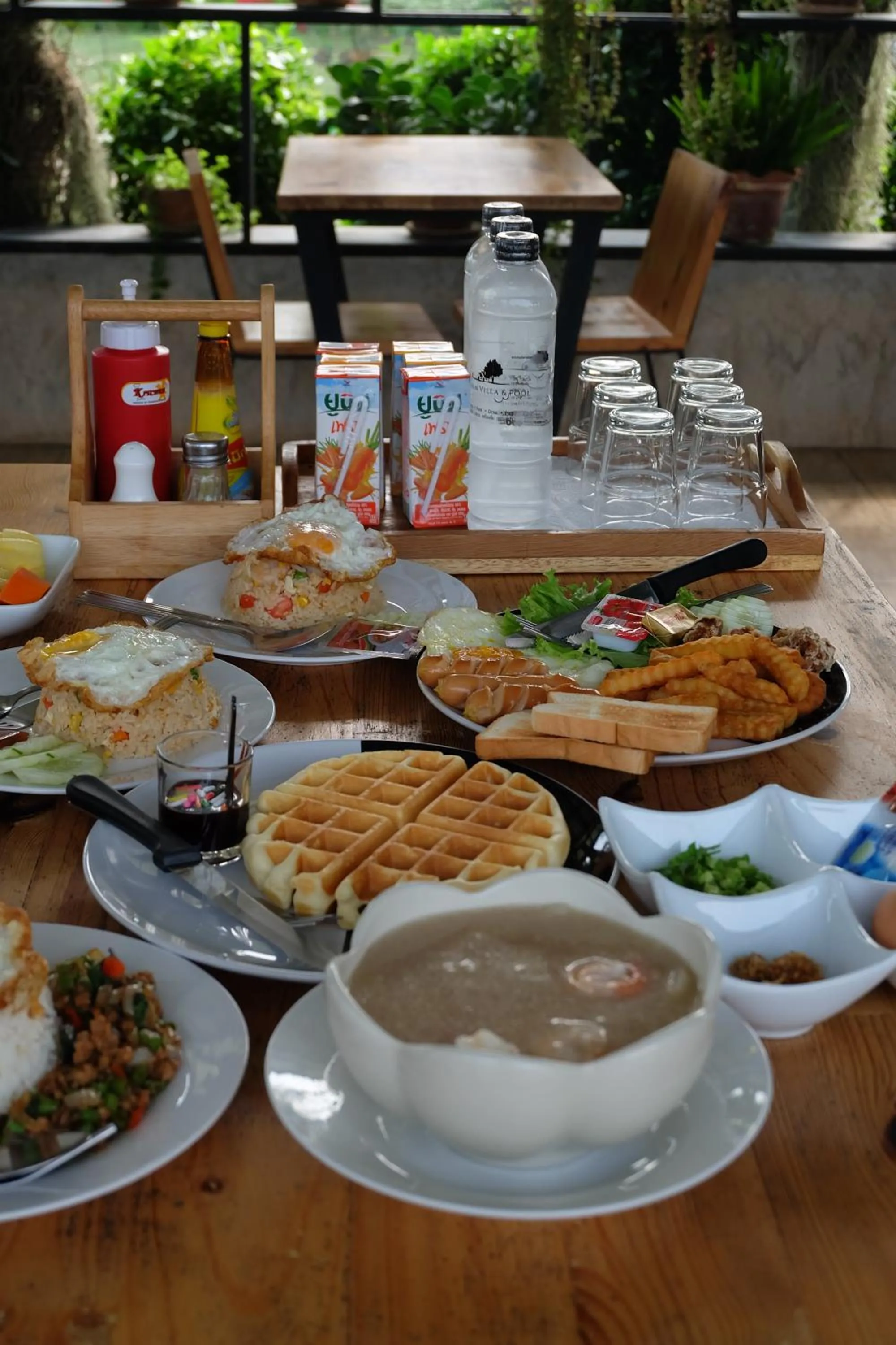 Breakfast in Maerim Villa&Pool