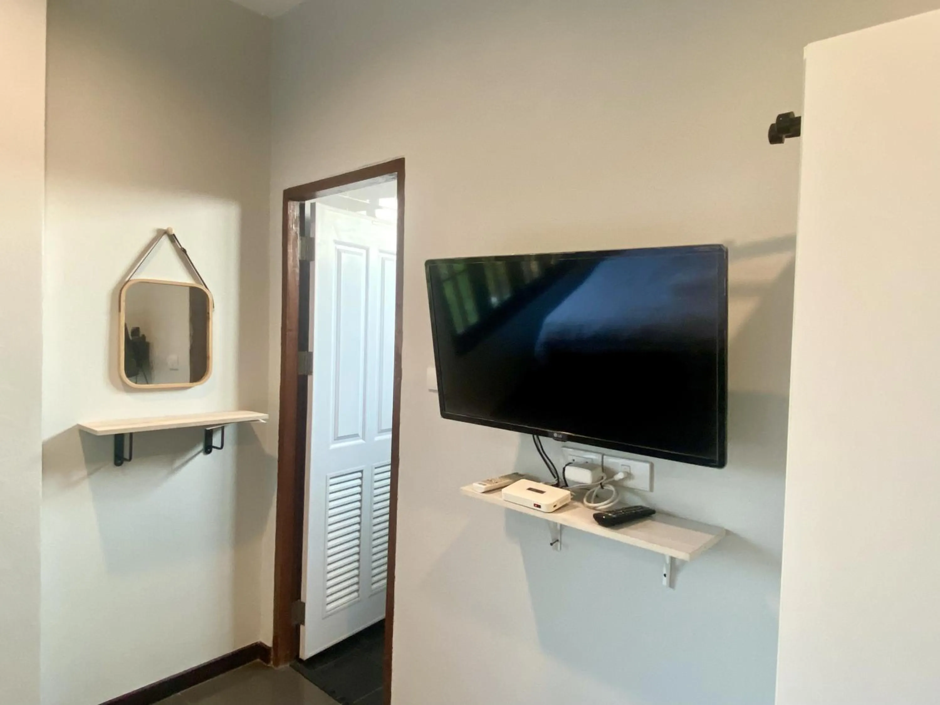 TV and multimedia in Maerim Villa&Pool