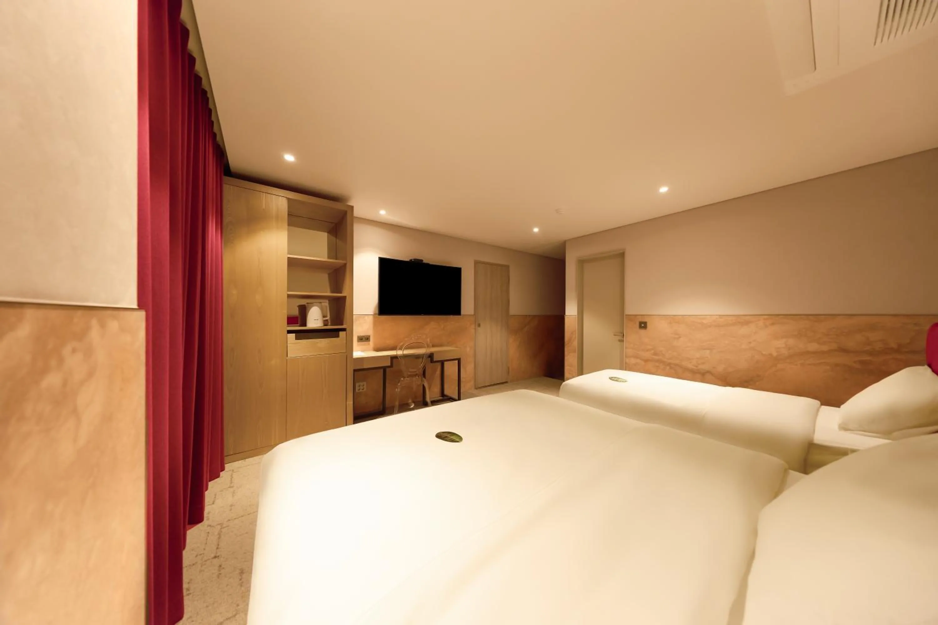 Photo of the whole room, Bed in Capace Hotel Gangnam