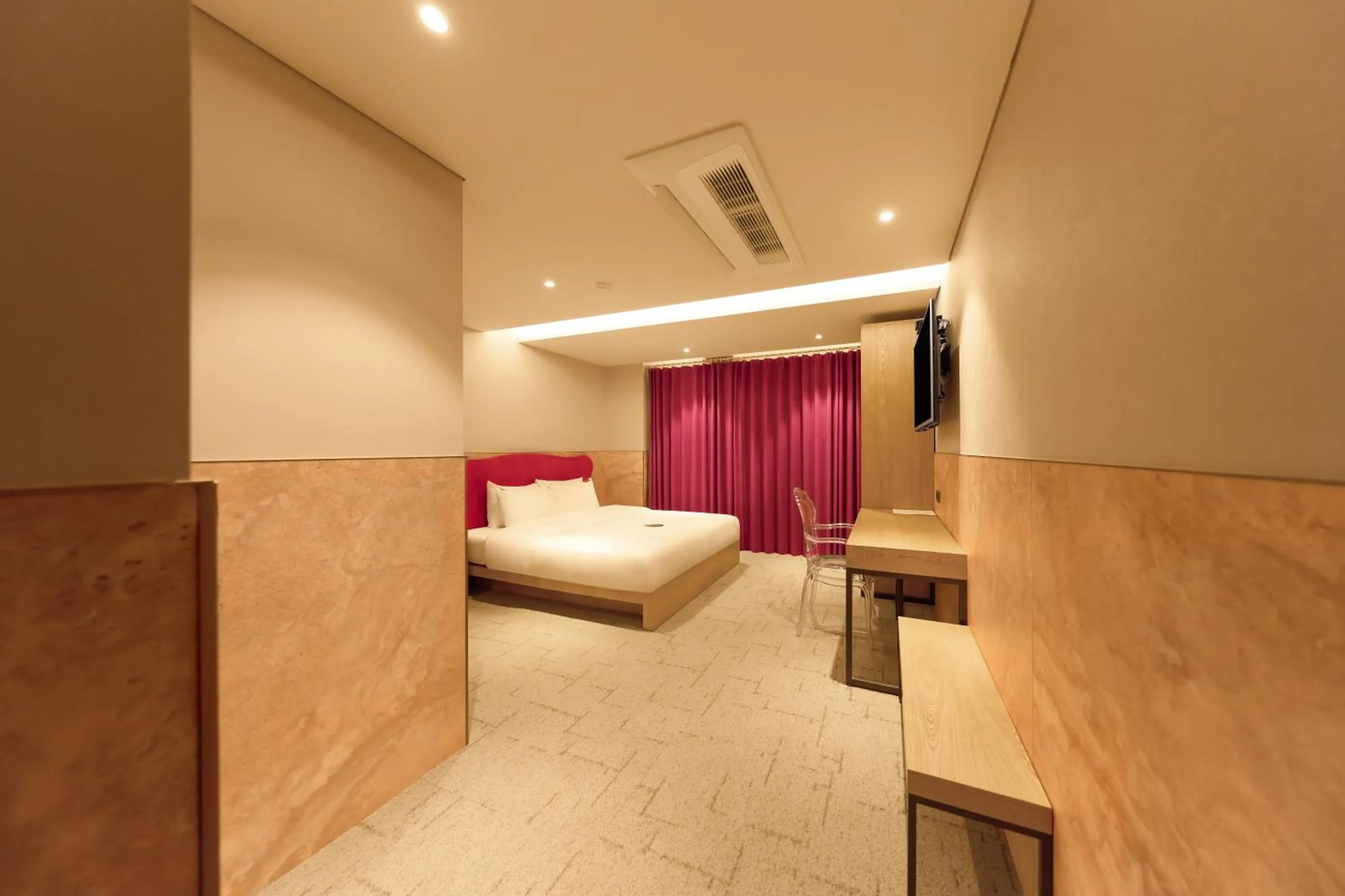 Photo of the whole room, Bed in Capace Hotel Gangnam