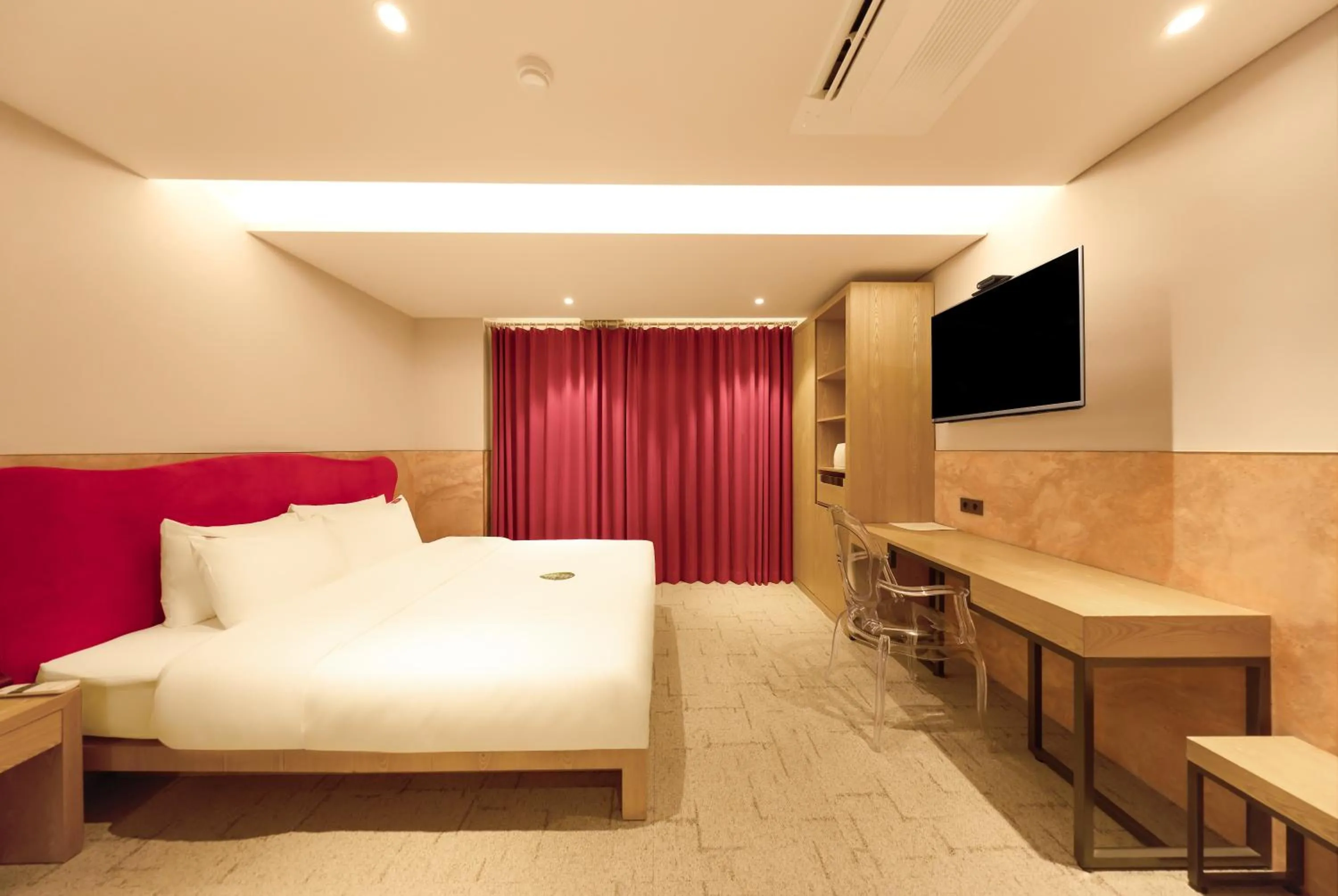 Photo of the whole room, Bed in Capace Hotel Gangnam