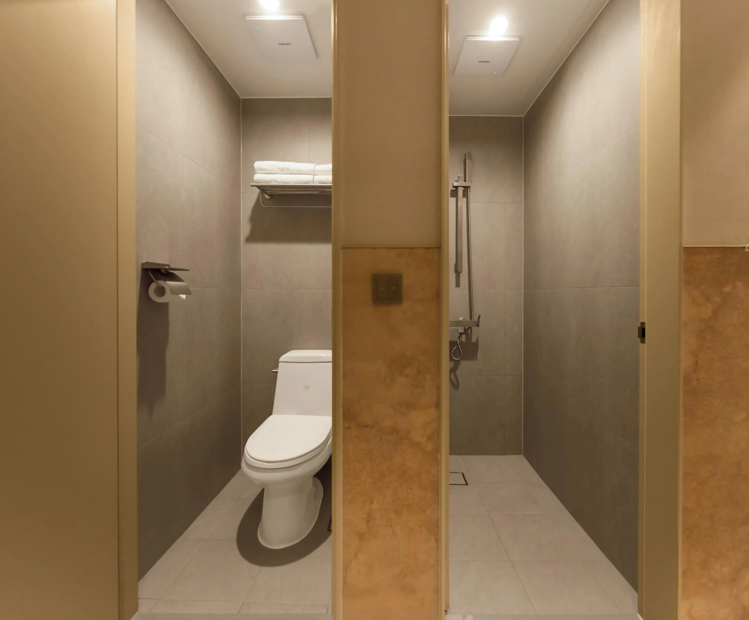 Shower in Capace Hotel Gangnam