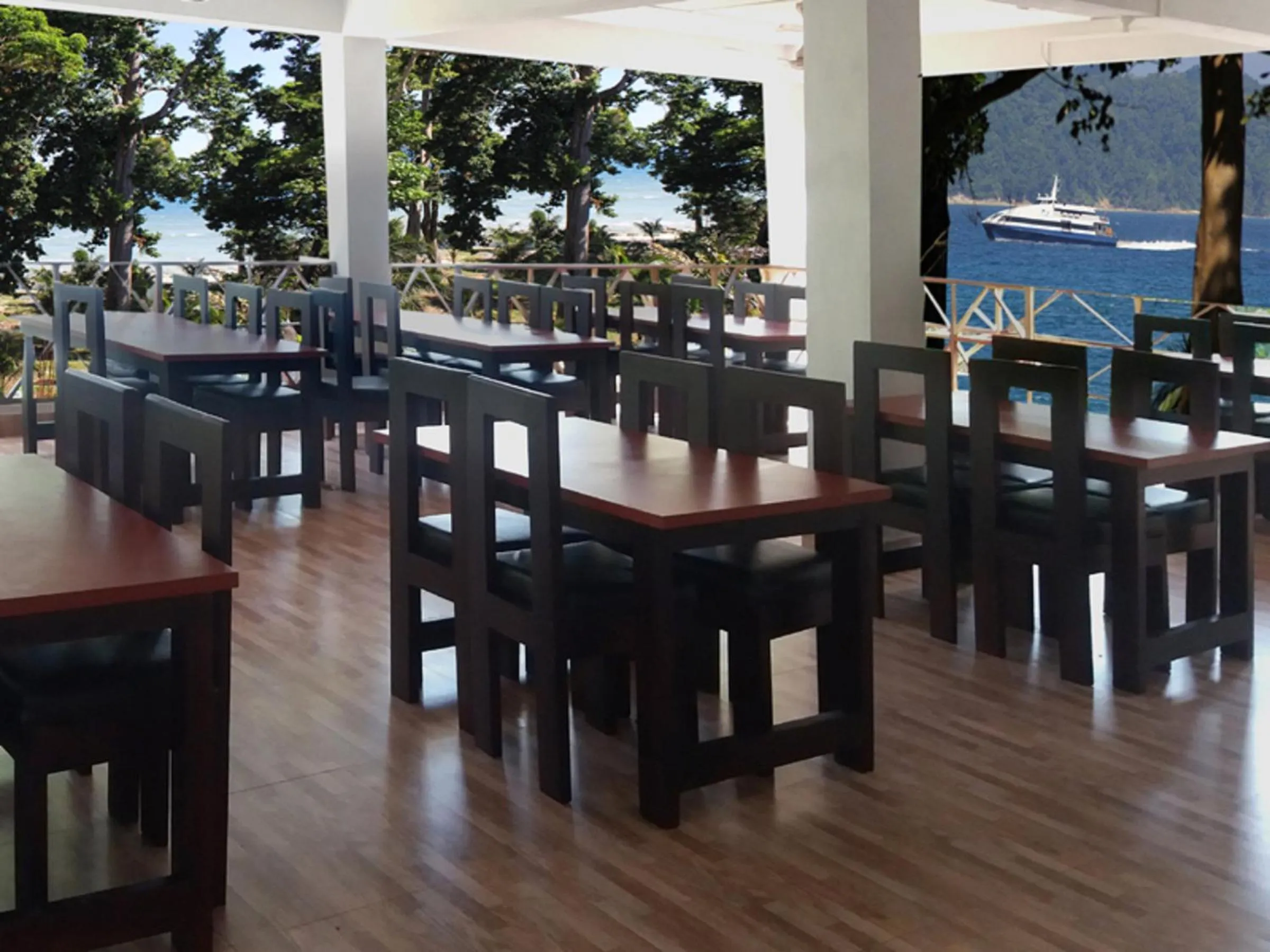 Restaurant/places to eat in Tango Beach Resort