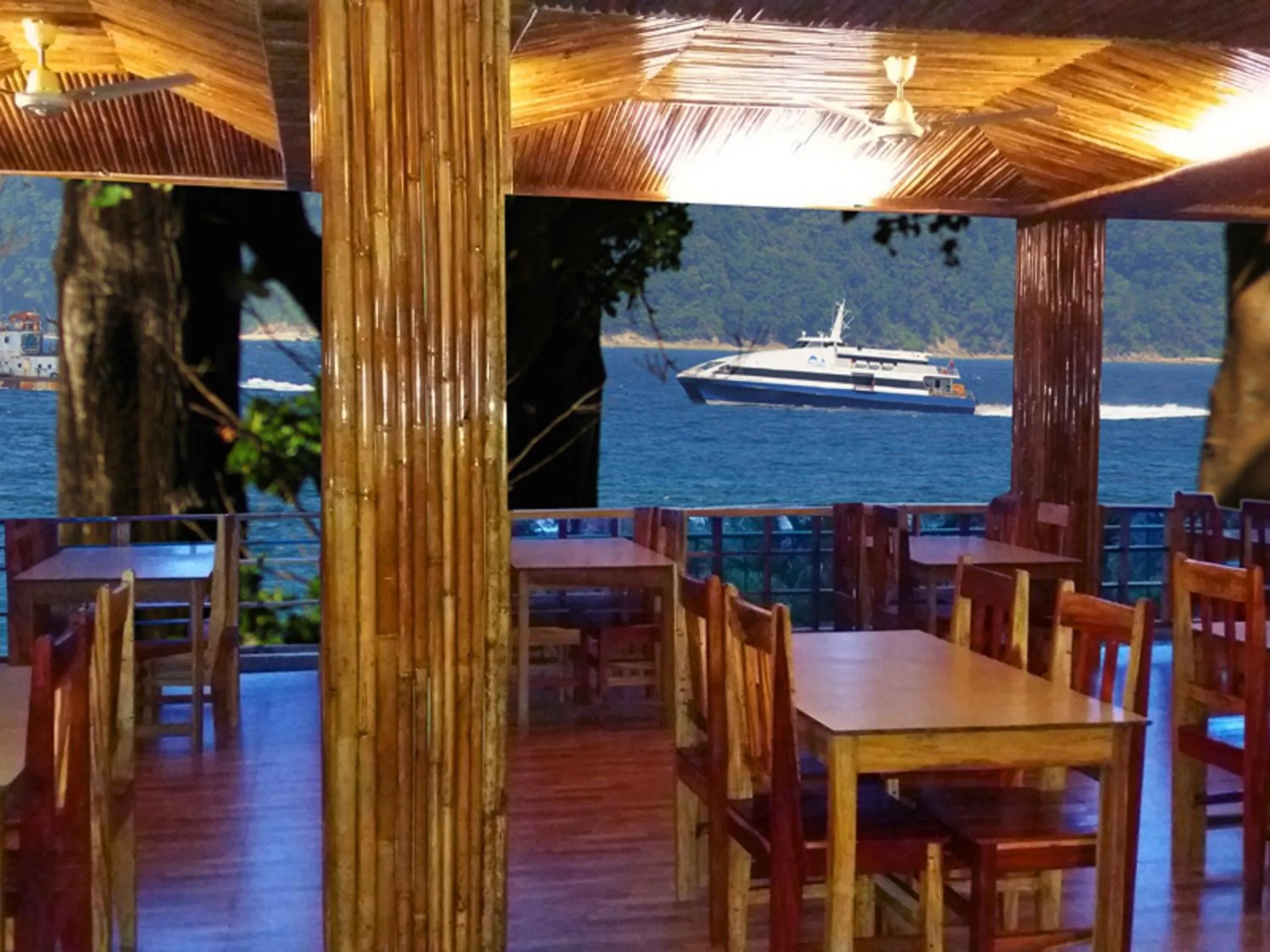 Restaurant/places to eat in Tango Beach Resort