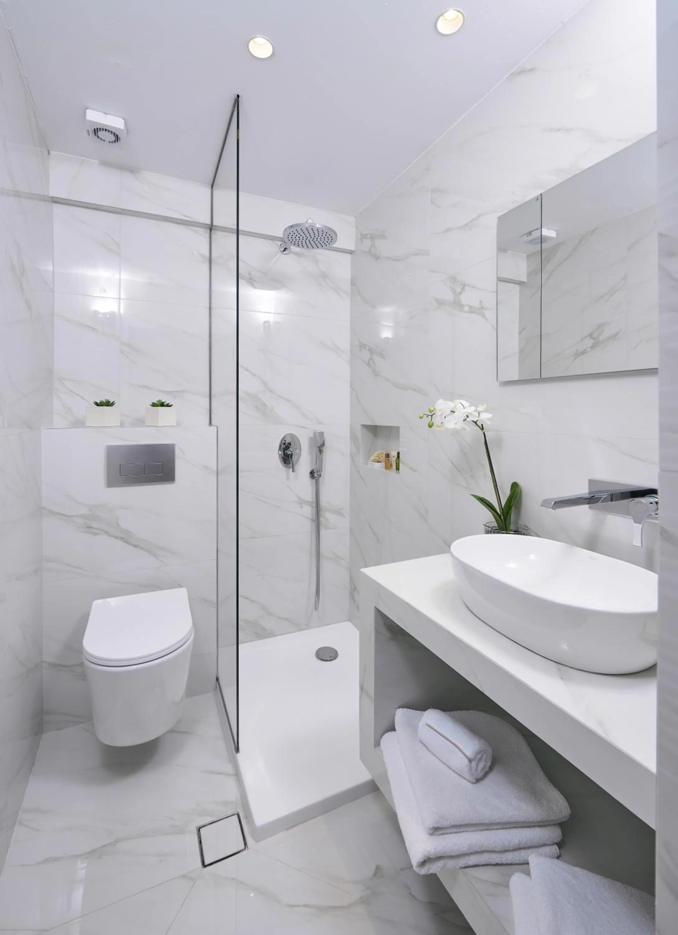 Bathroom in Filippos Hotel