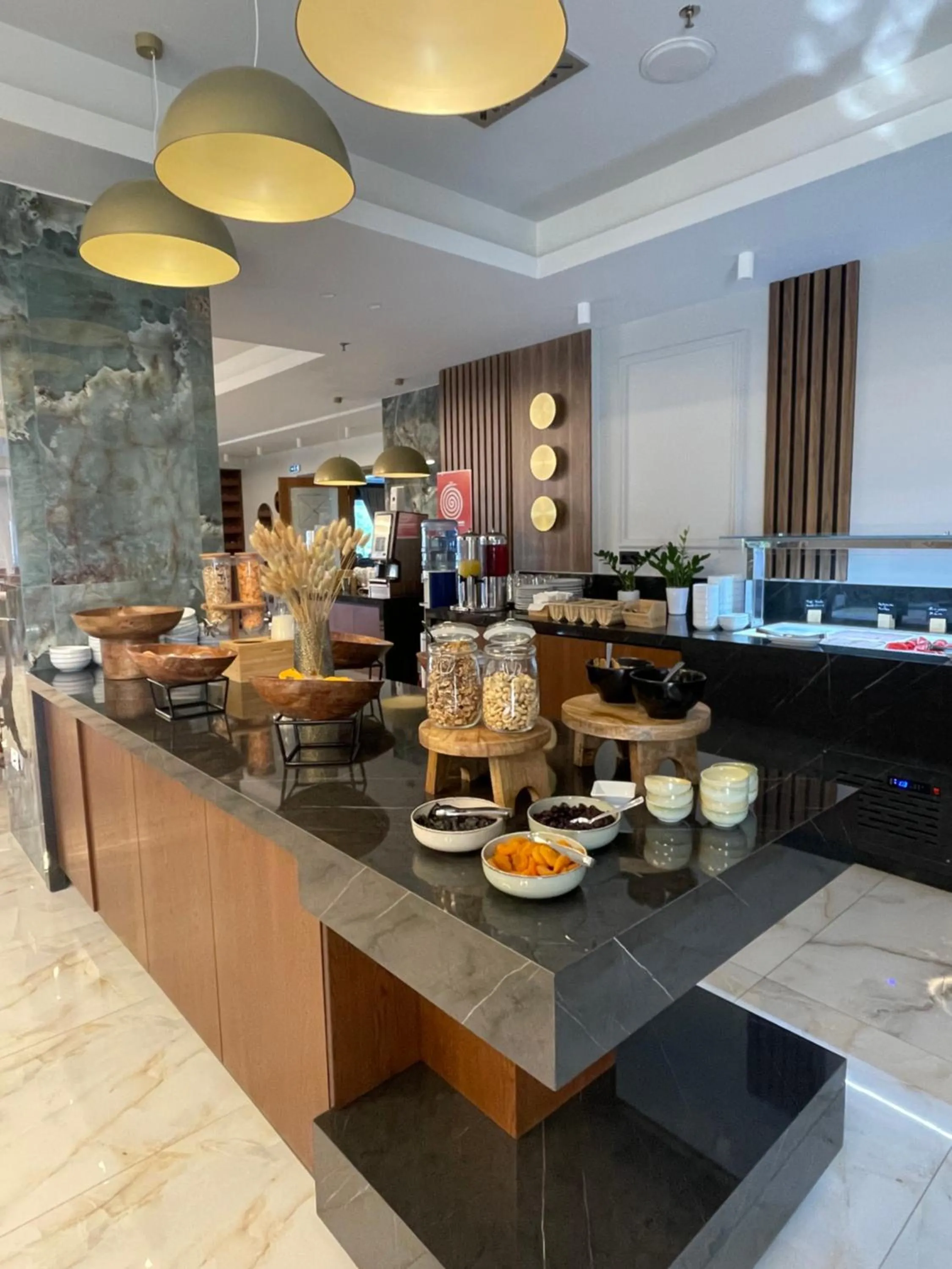 Restaurant/places to eat in Filippos Hotel