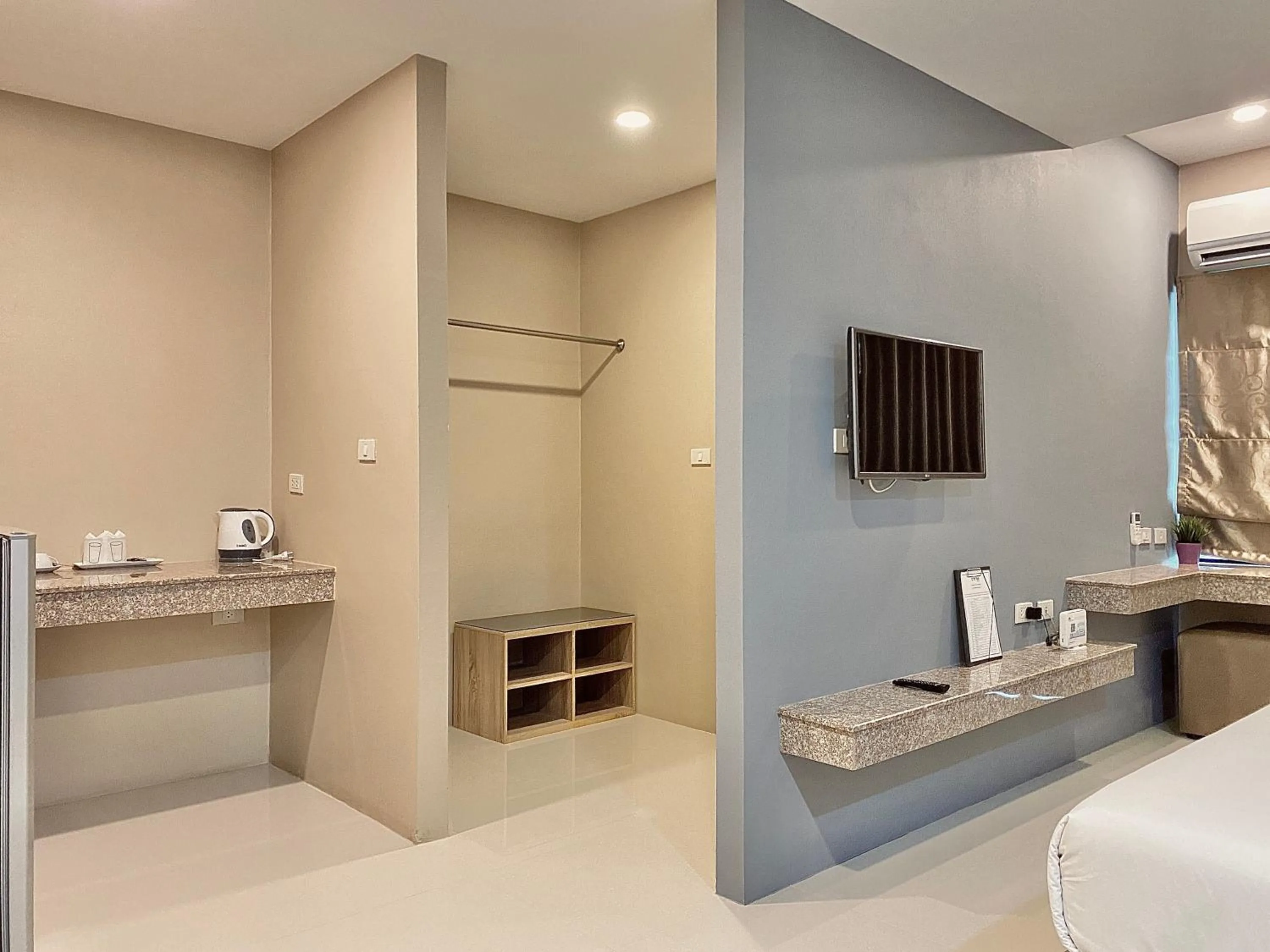 TV and multimedia, Bed in The Coconut Hotel