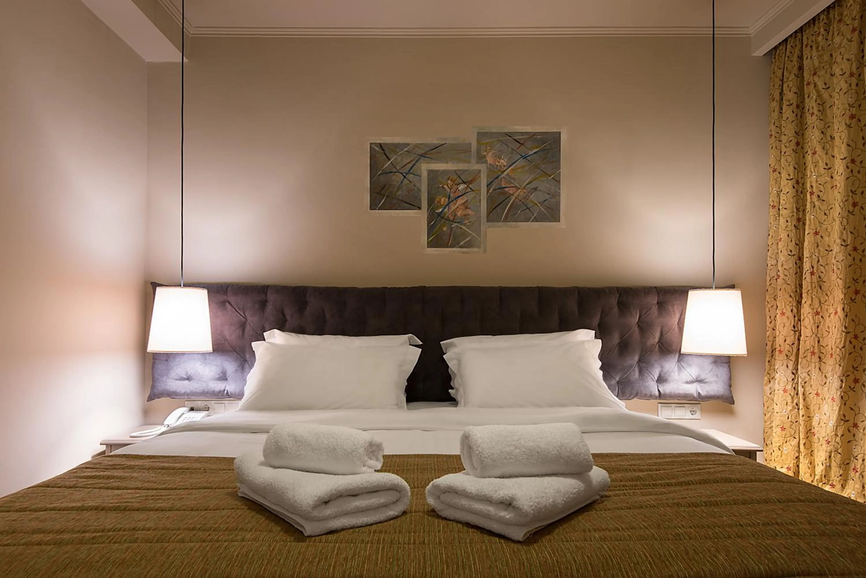 Bedroom, Bed in Kentrikon Hotel