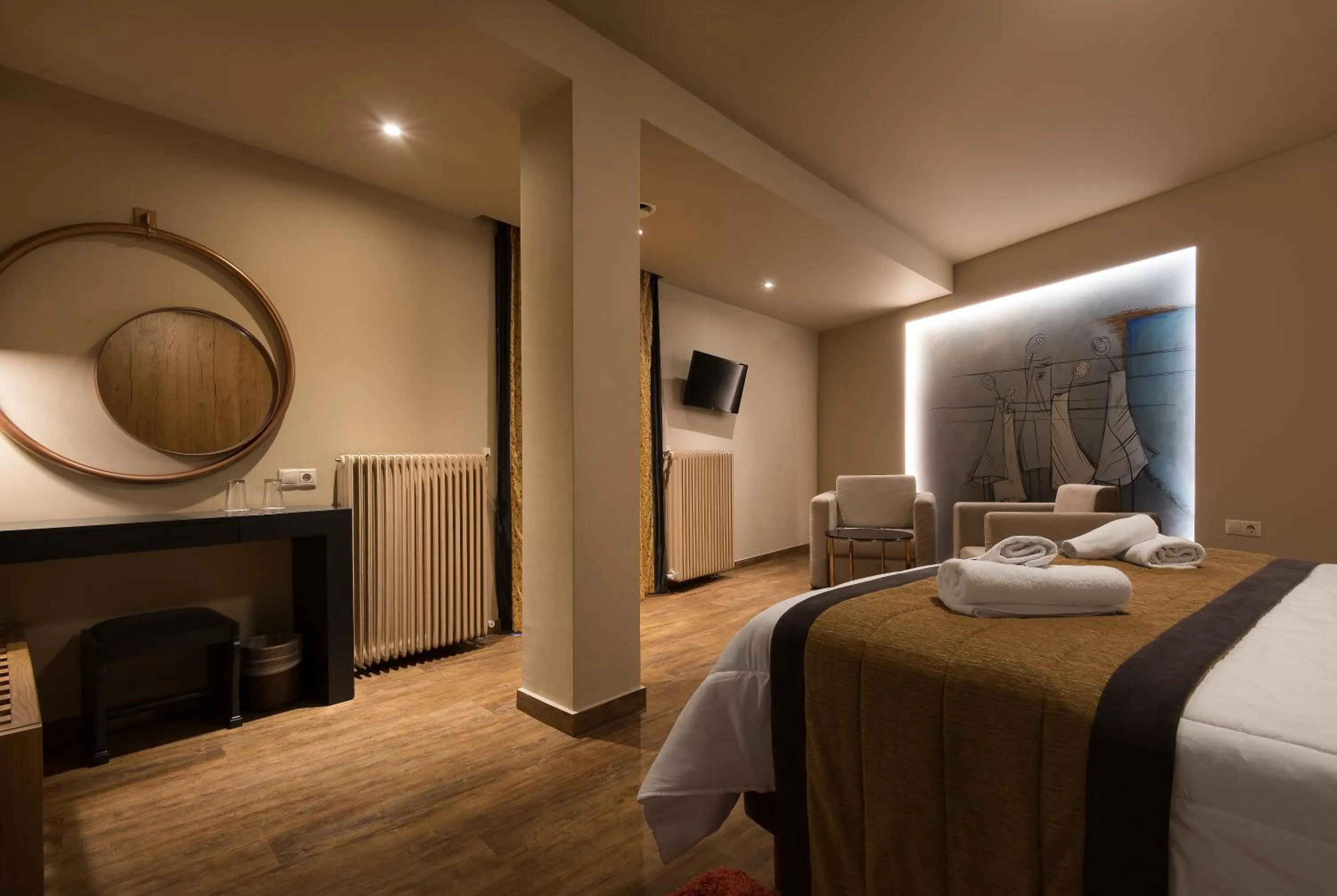 Photo of the whole room, Bed in Kentrikon Hotel