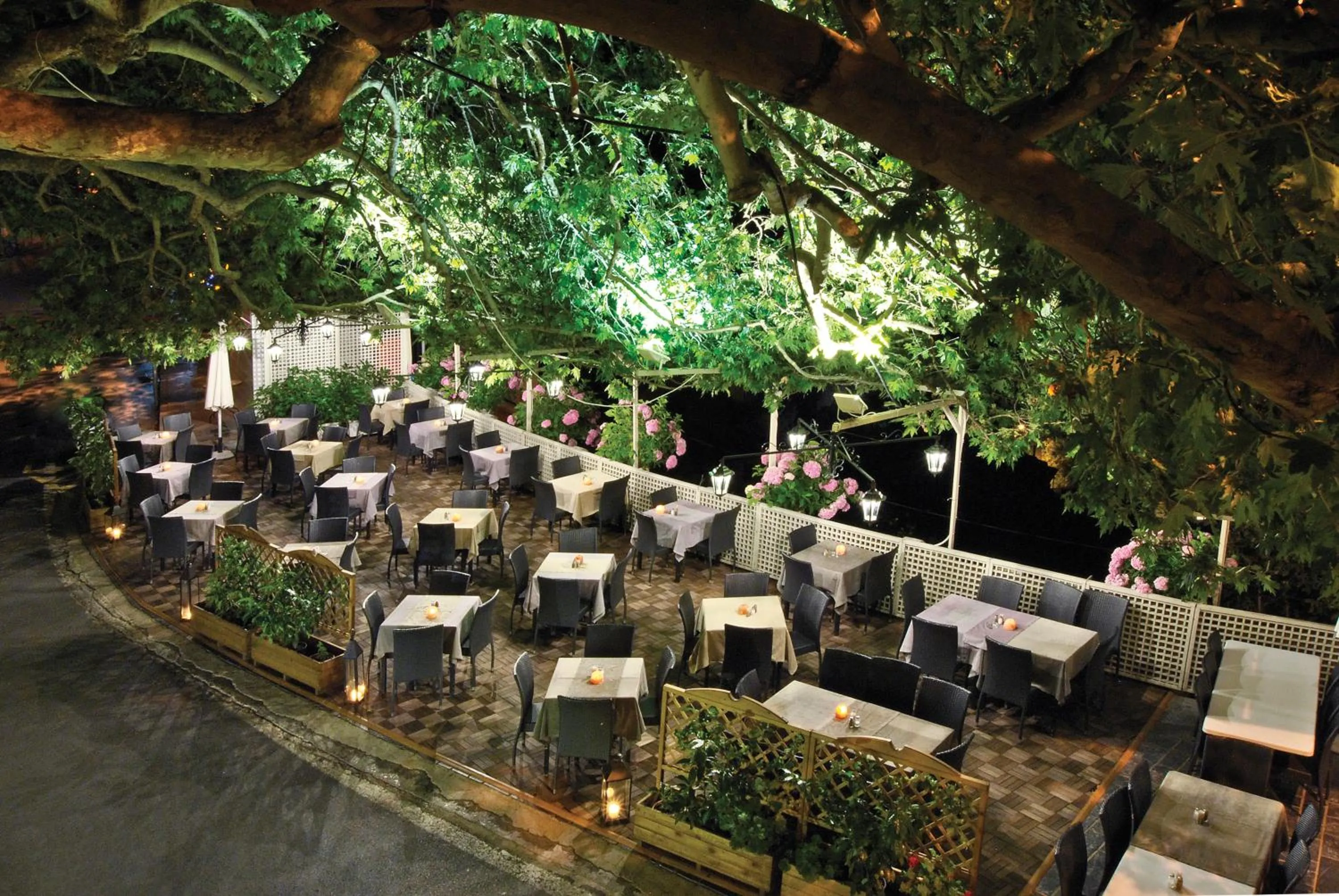 Restaurant/places to eat in Kentrikon Hotel