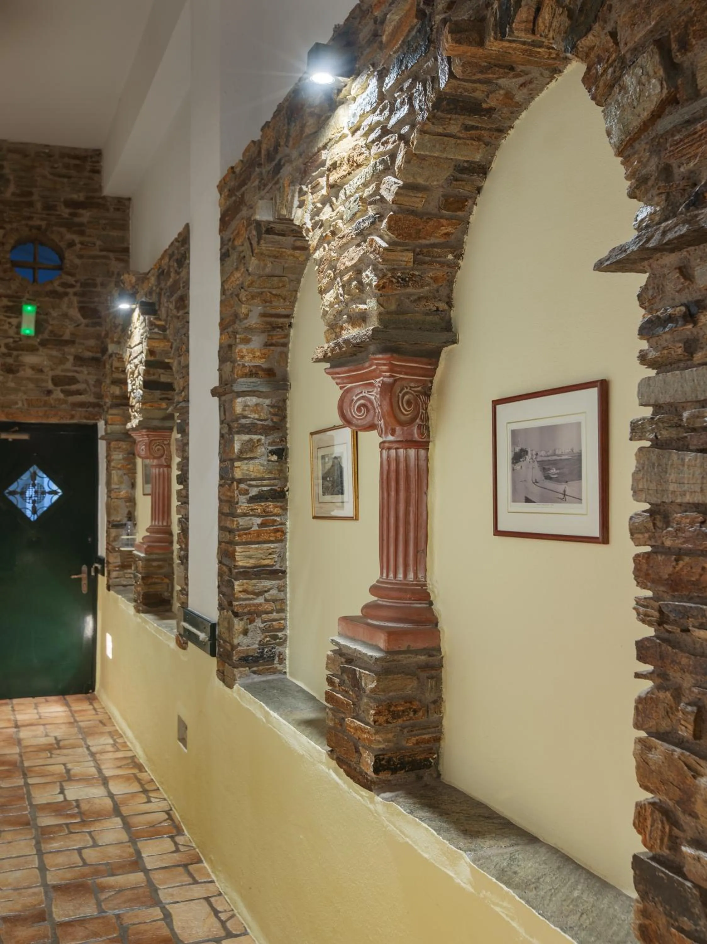 Facade/entrance in Voreades