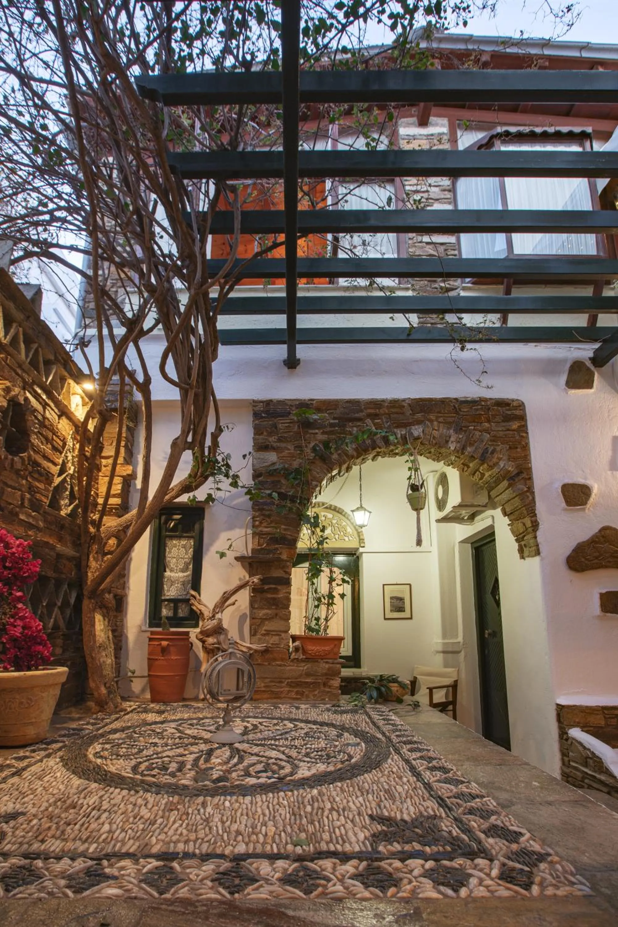 Property building in Voreades