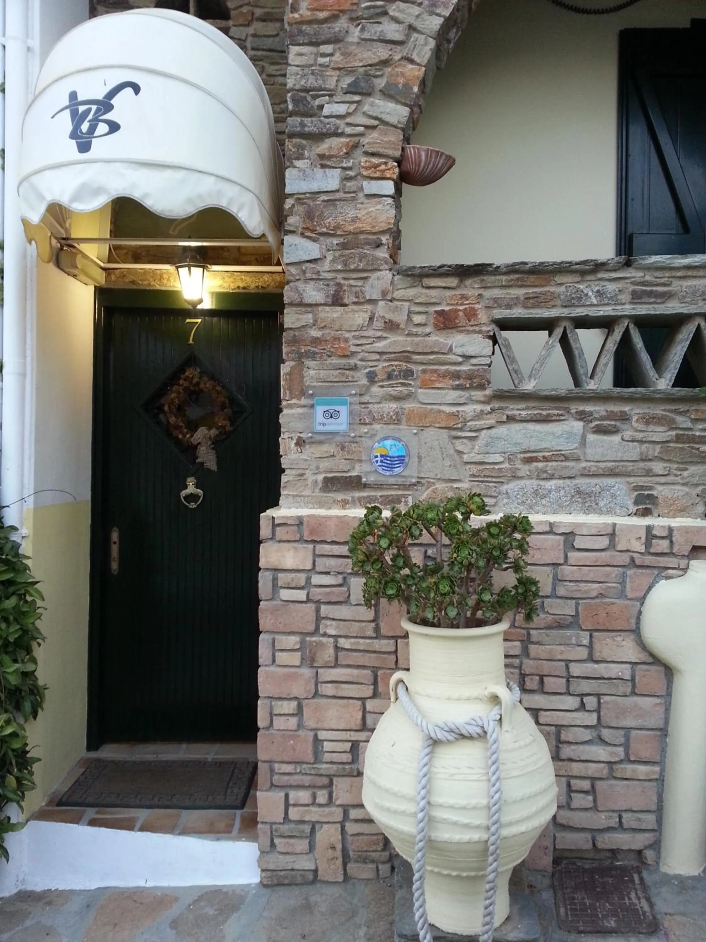 Facade/entrance in Voreades