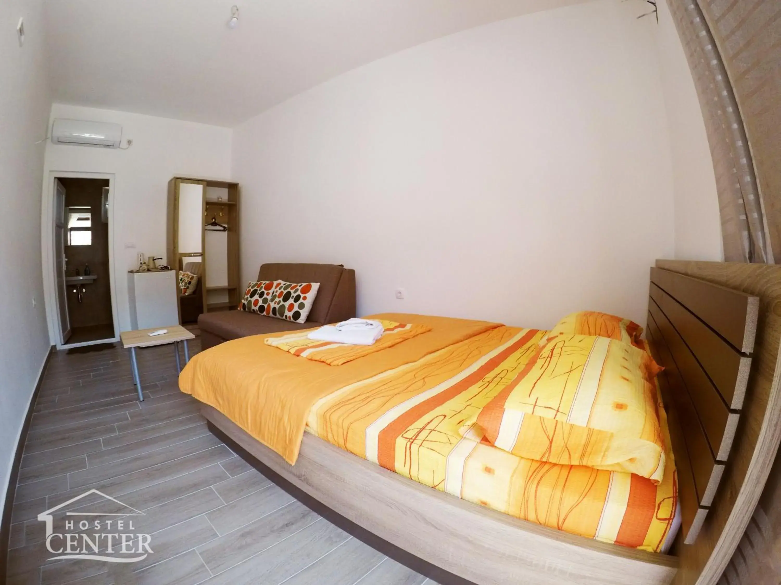 Double Room with Private Bathroom in Hostel Center Double Room with Private Bathroom in Hostel Center