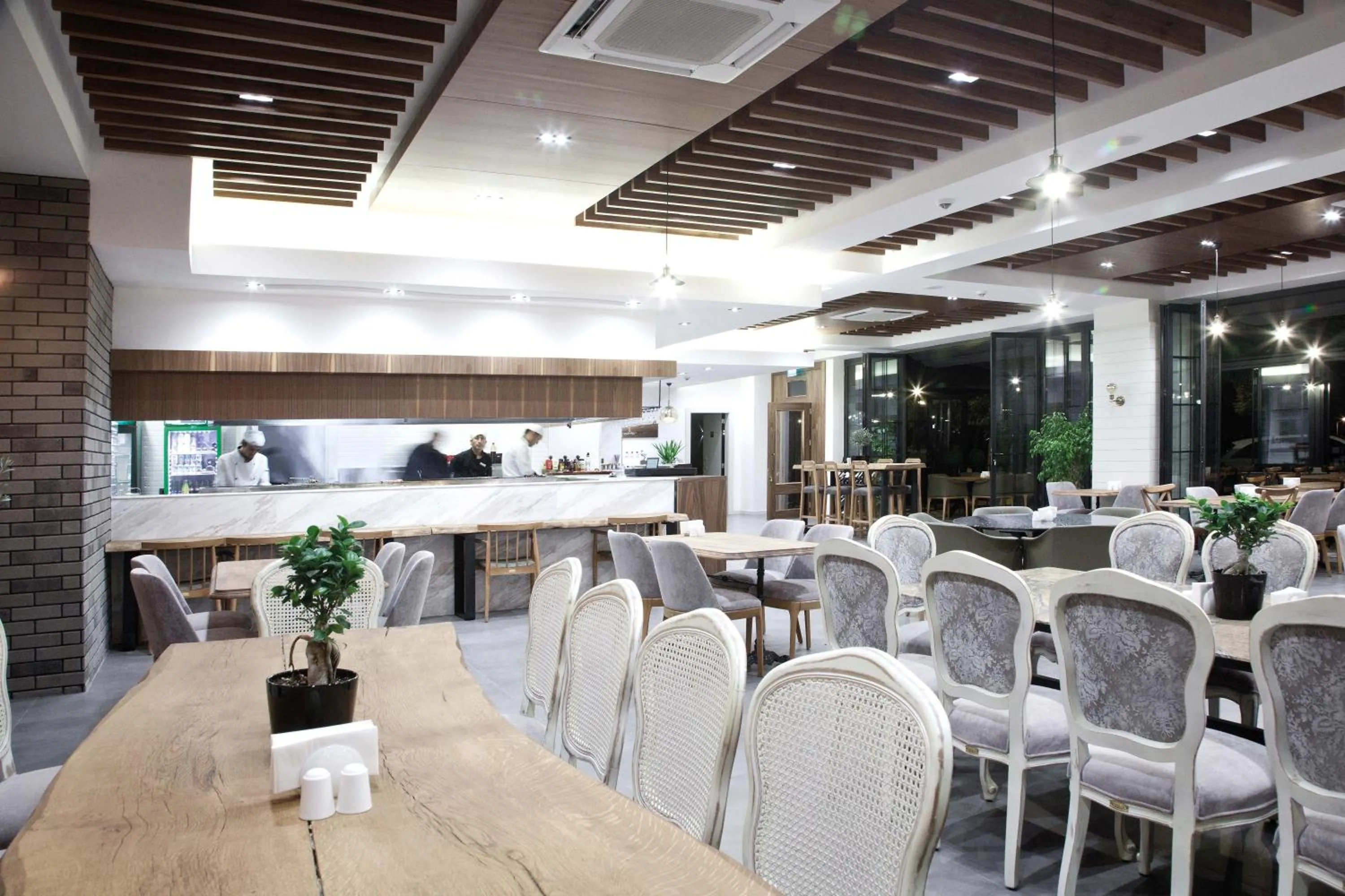 Restaurant/places to eat in Casa Bianca Hotel